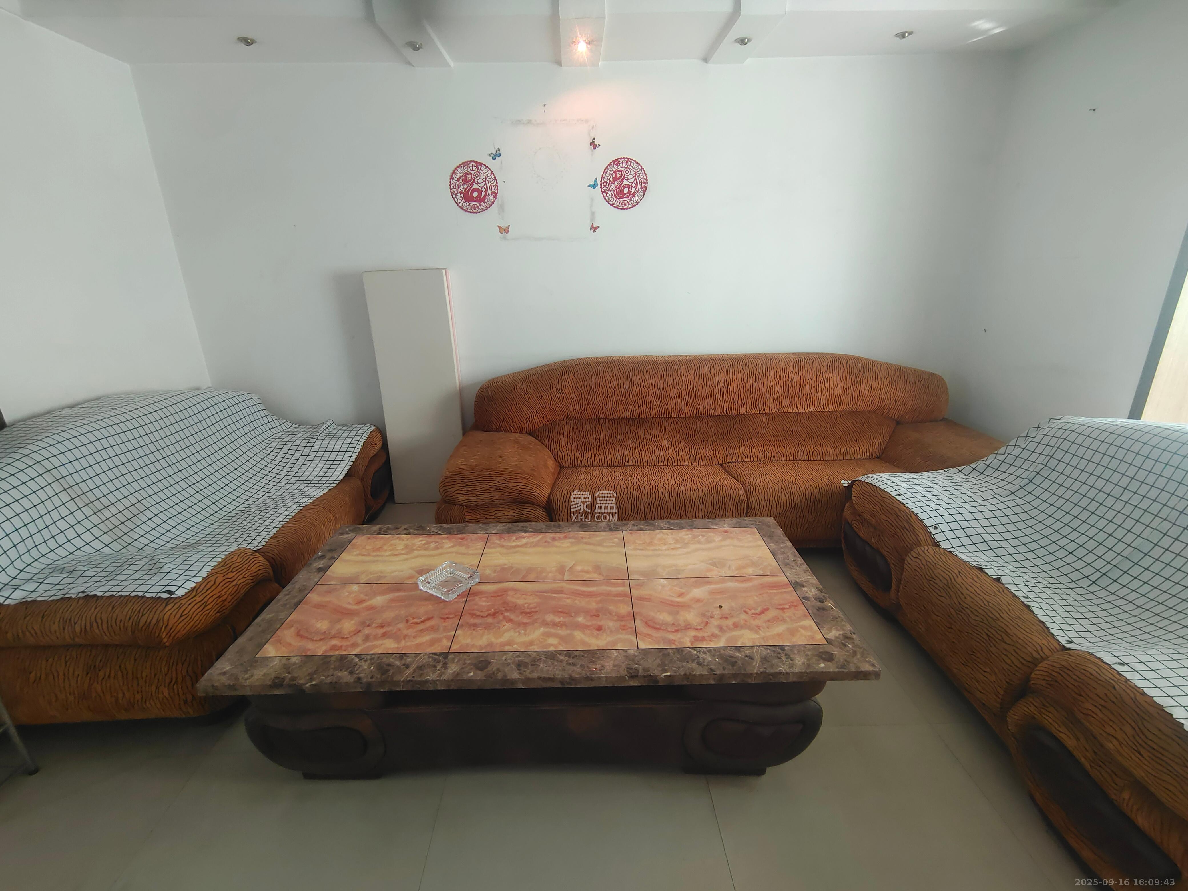 金峰小区北院（七里营社区）  3室2厅2卫    2000.0元/月室内图