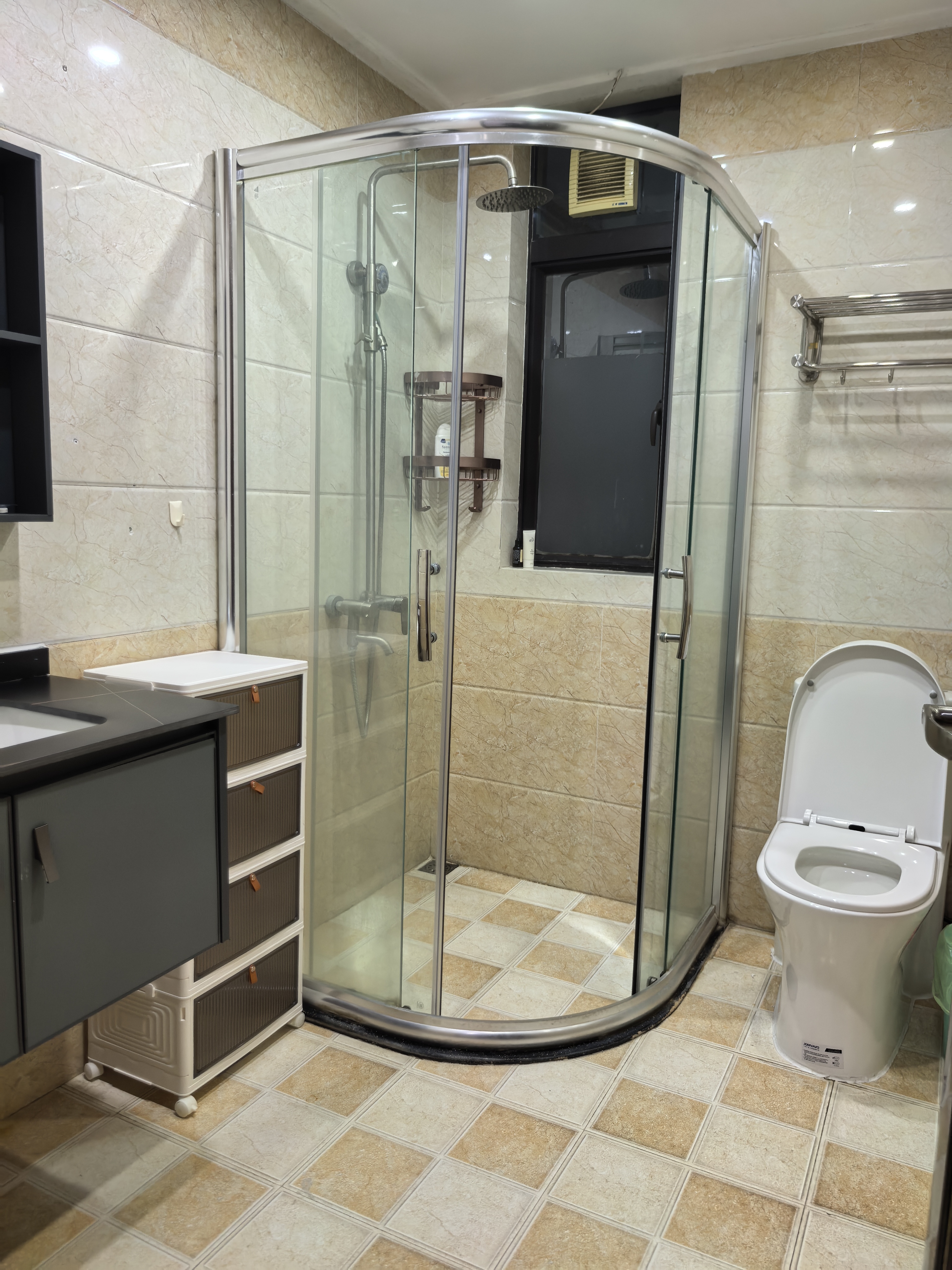 滨江海岸一期 3室2厅2卫 4100.0元/月 滨江海岸一期 3室2厅2卫 4100.0元/月室内图