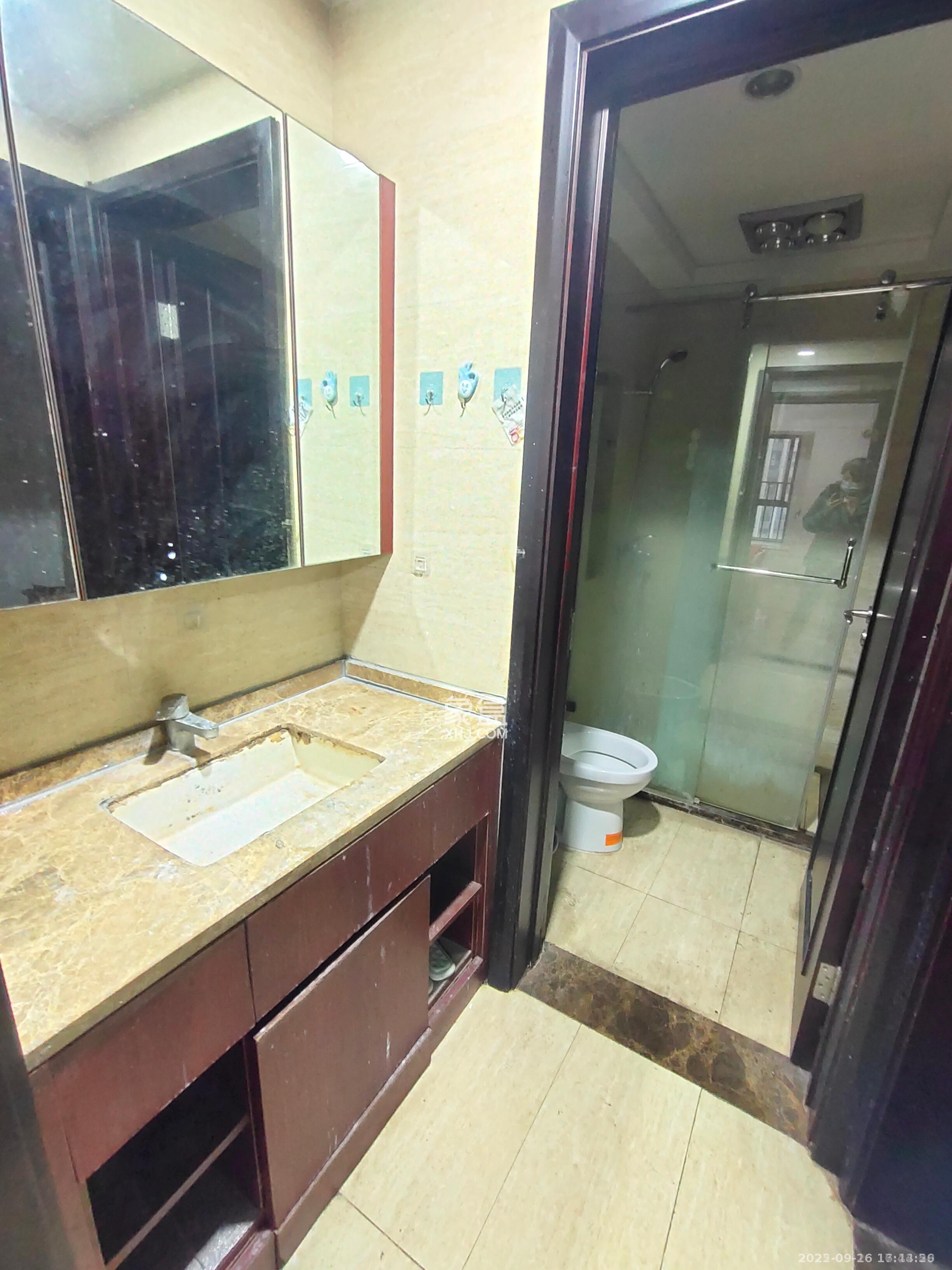 绿地中央广场 3室2厅1卫 2500.0元/月 绿地中央广场 3室2厅1卫 2500.0元/月室内图