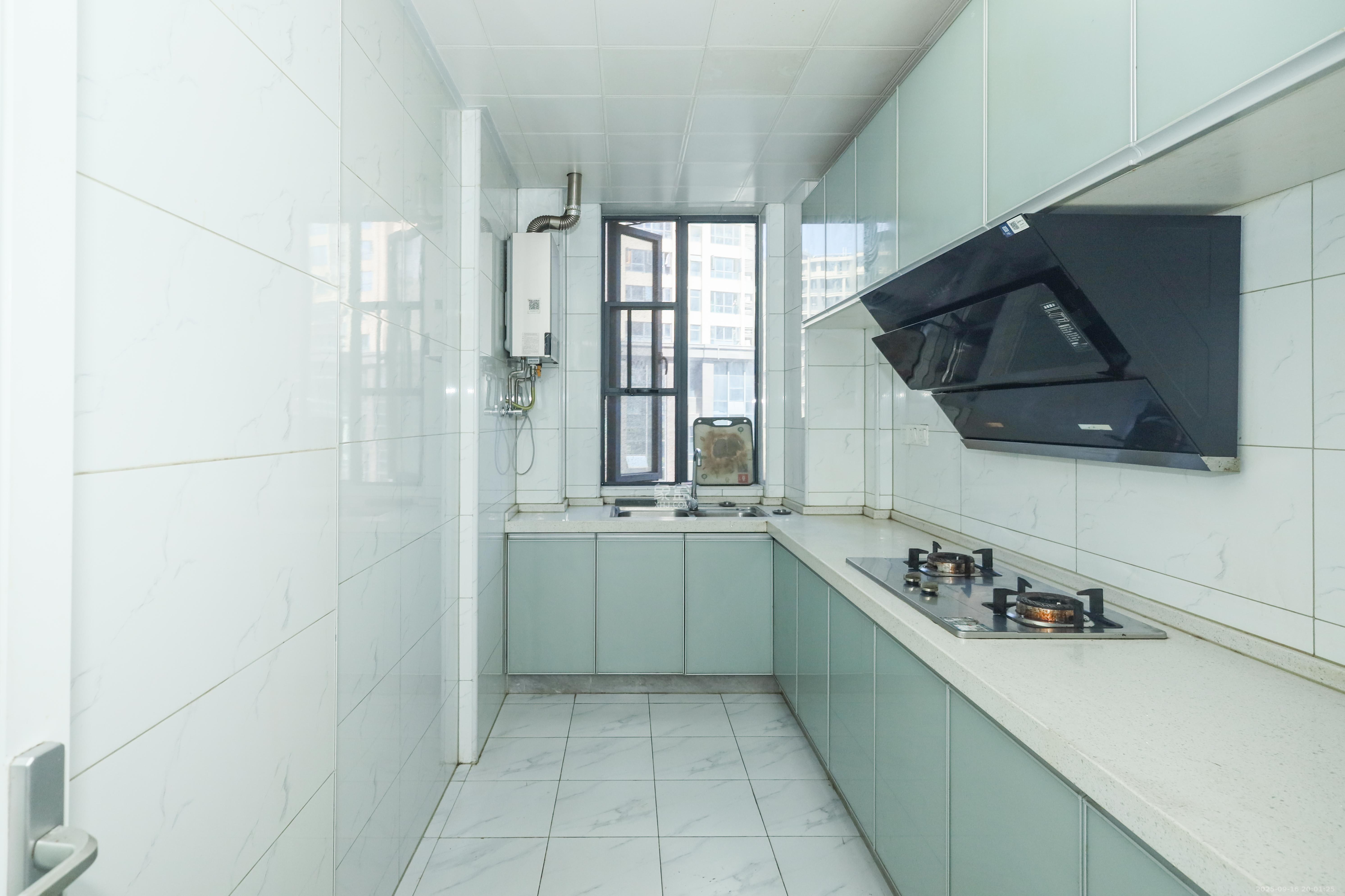 润芳园 4室2厅2卫 115.0万 润芳园 4室2厅2卫 115.0万厨房