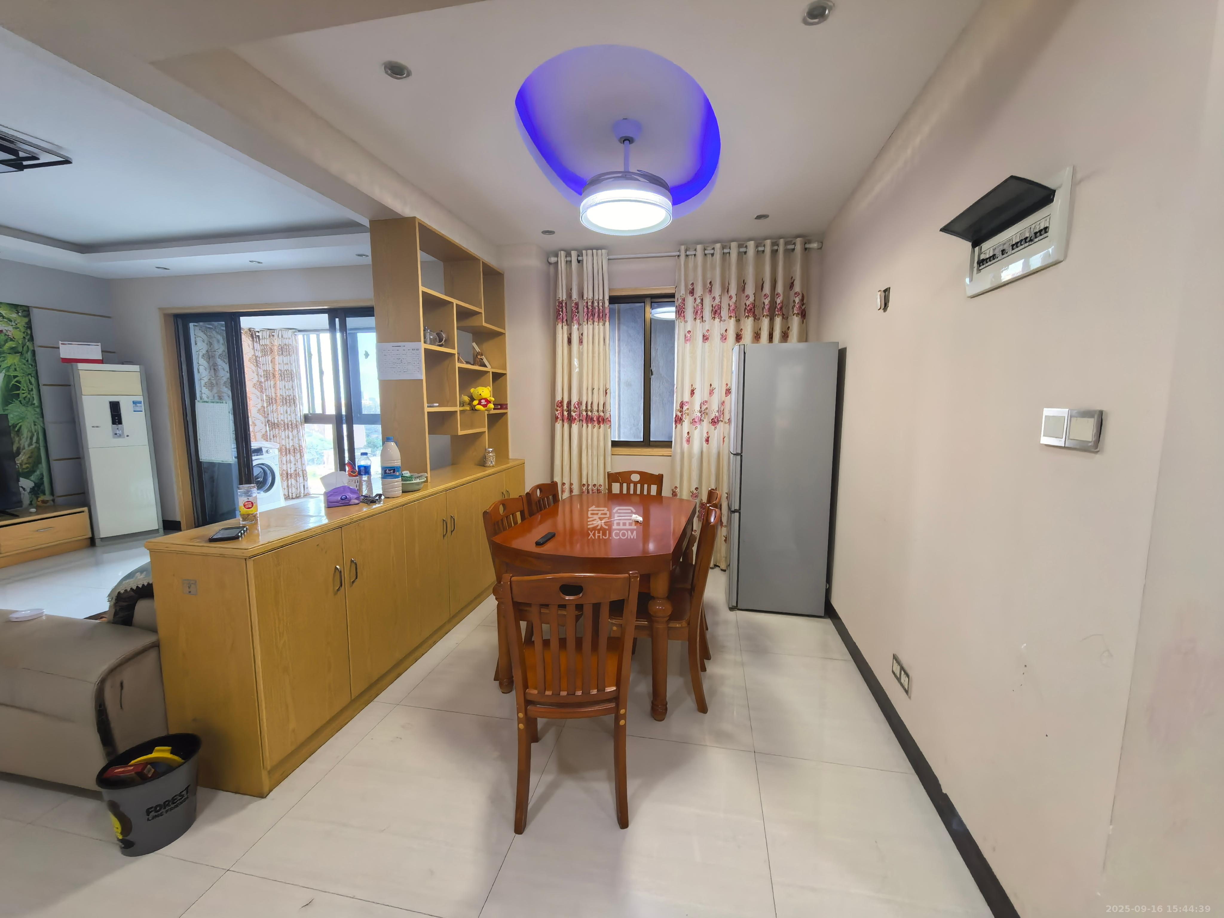 建鑫二期  4室2厅2卫   1800.00元/月室内图