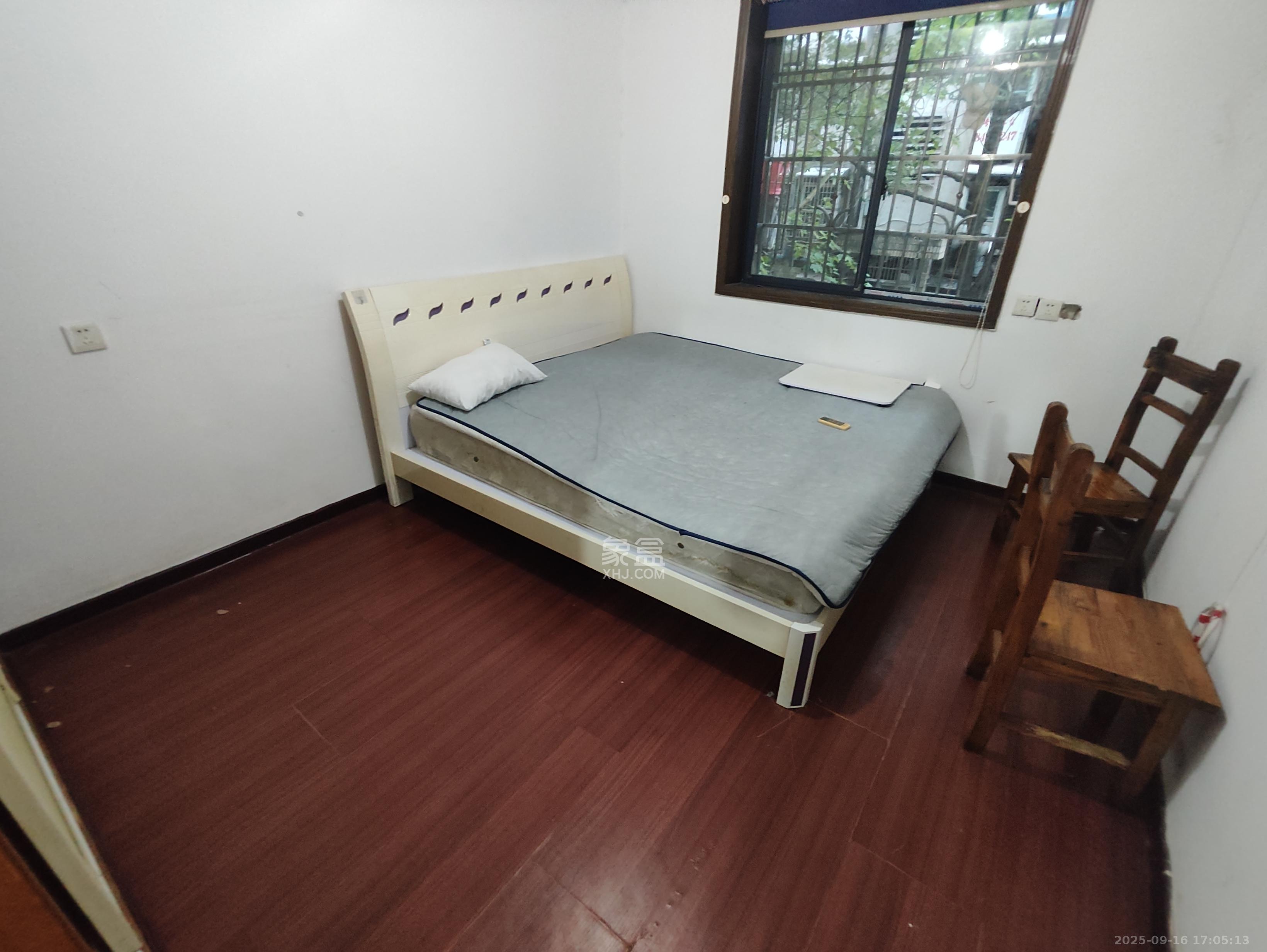 红花坡社区 3室2厅1卫 1350.0元/月 红花坡社区 3室2厅1卫 1350.0元/月室内图