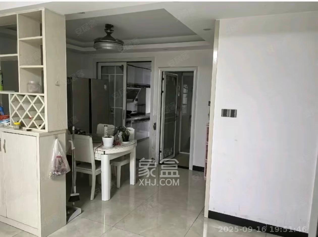 丽发新城  3室2厅1卫    2000.0元/月室内图