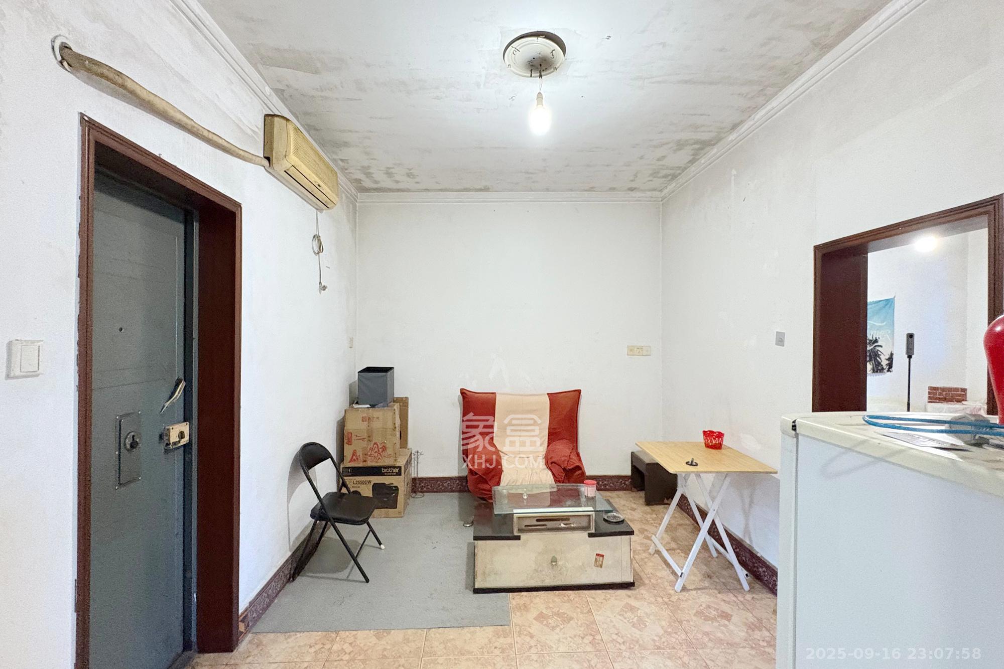 吉景小区  2室1厅1卫    28.0万客厅