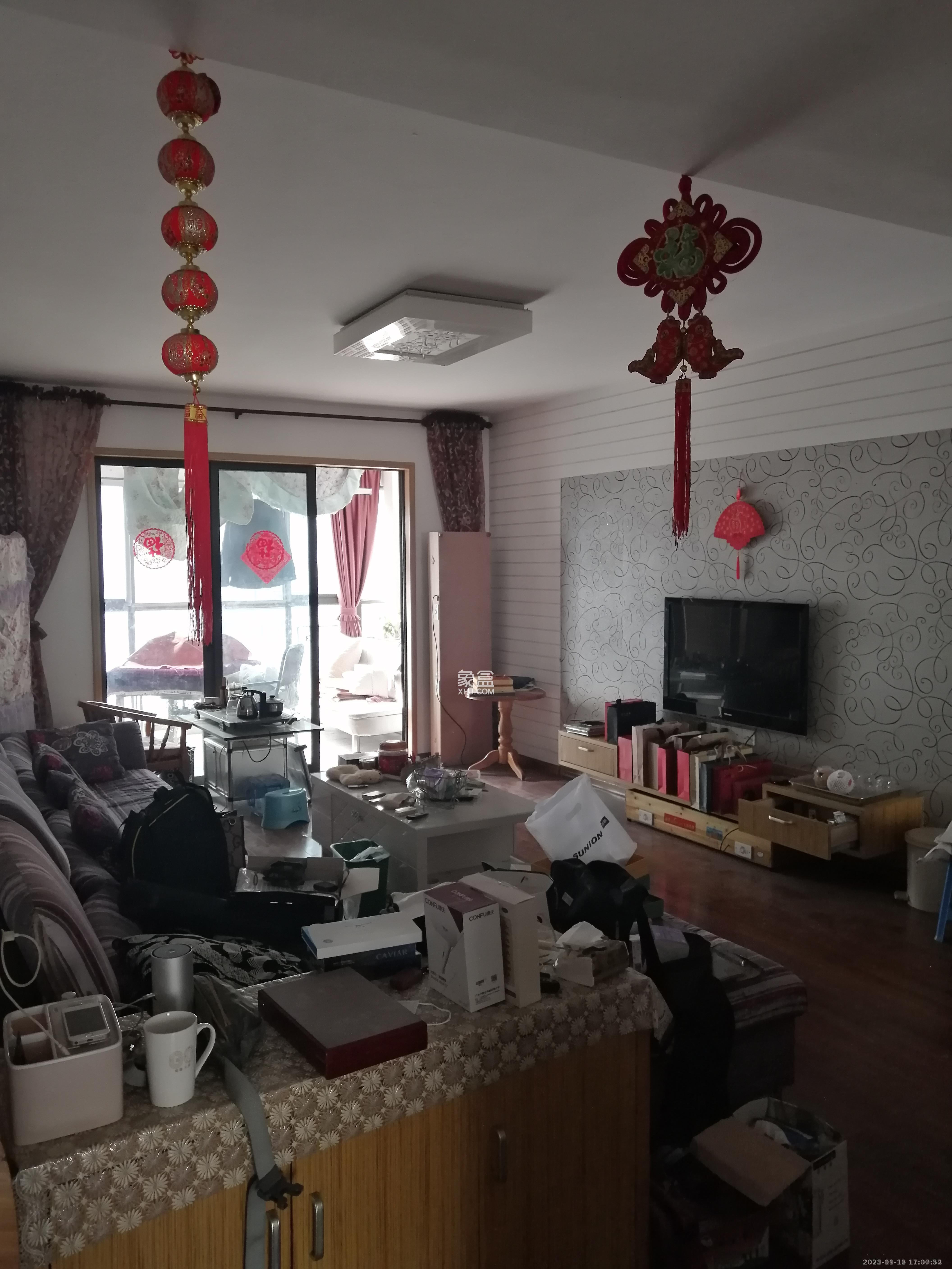 旭辉藏郡(藏郡、旭湘华府) 4室2厅1卫 3500.0元/月 旭辉藏郡(藏郡、旭湘华府) 4室2厅1卫 3500.0元/月室内图