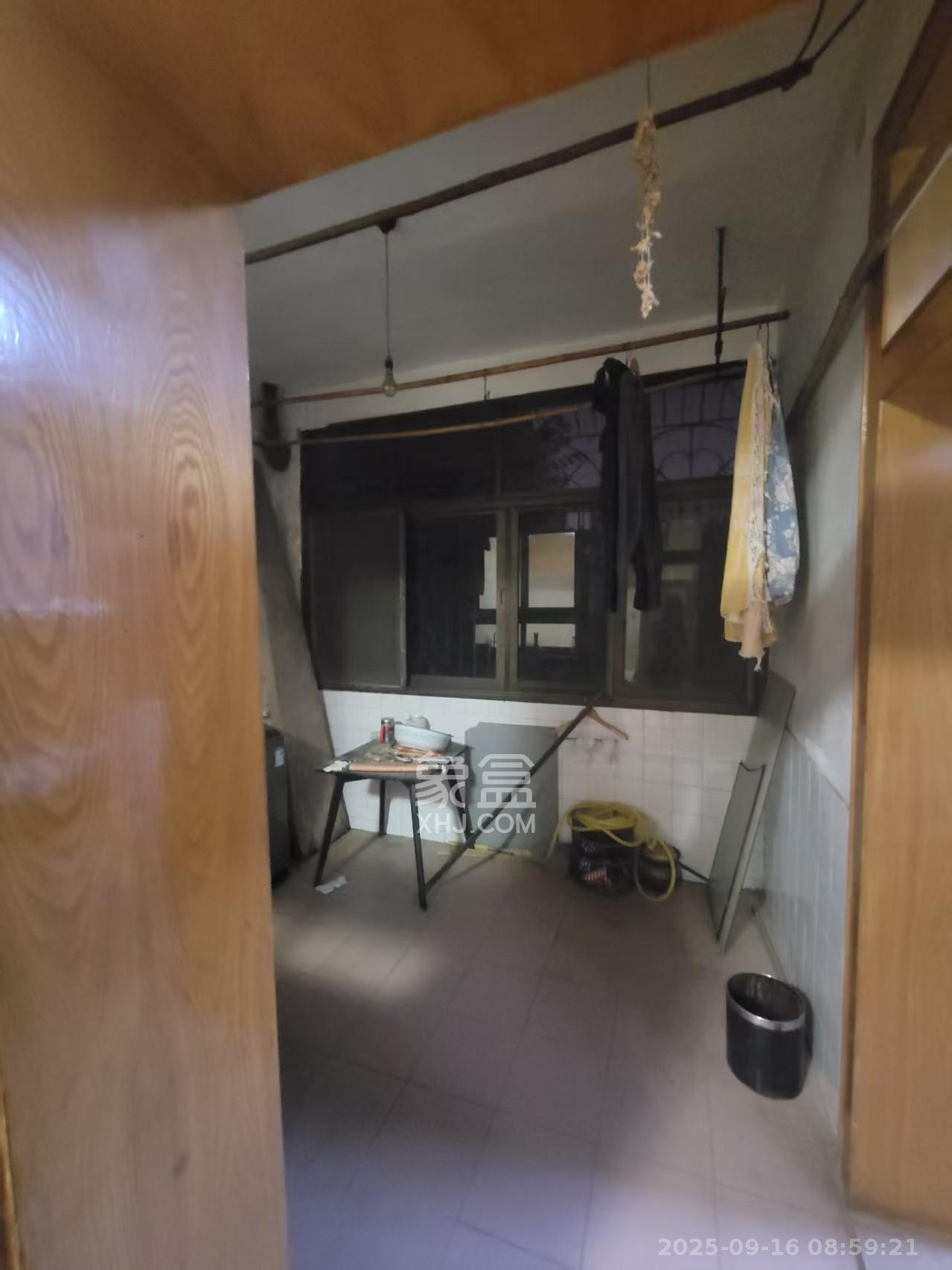 无线电信宿舍 3室2厅1卫 2200.0元/月 无线电信宿舍 3室2厅1卫 2200.0元/月室内图