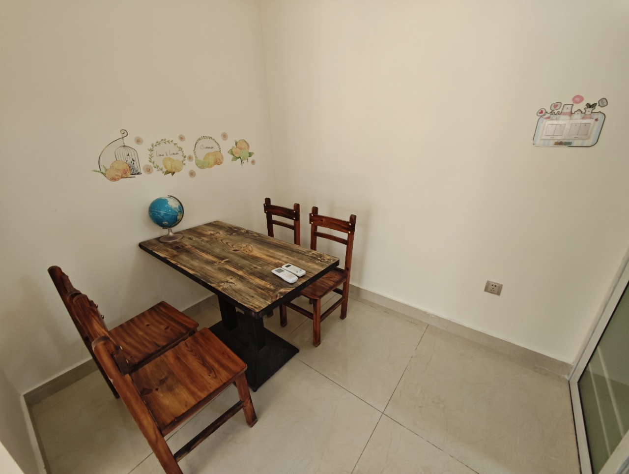 书馨苑 1室1厅1卫 2300.0元/月 书馨苑 1室1厅1卫 2300.0元/月室内图