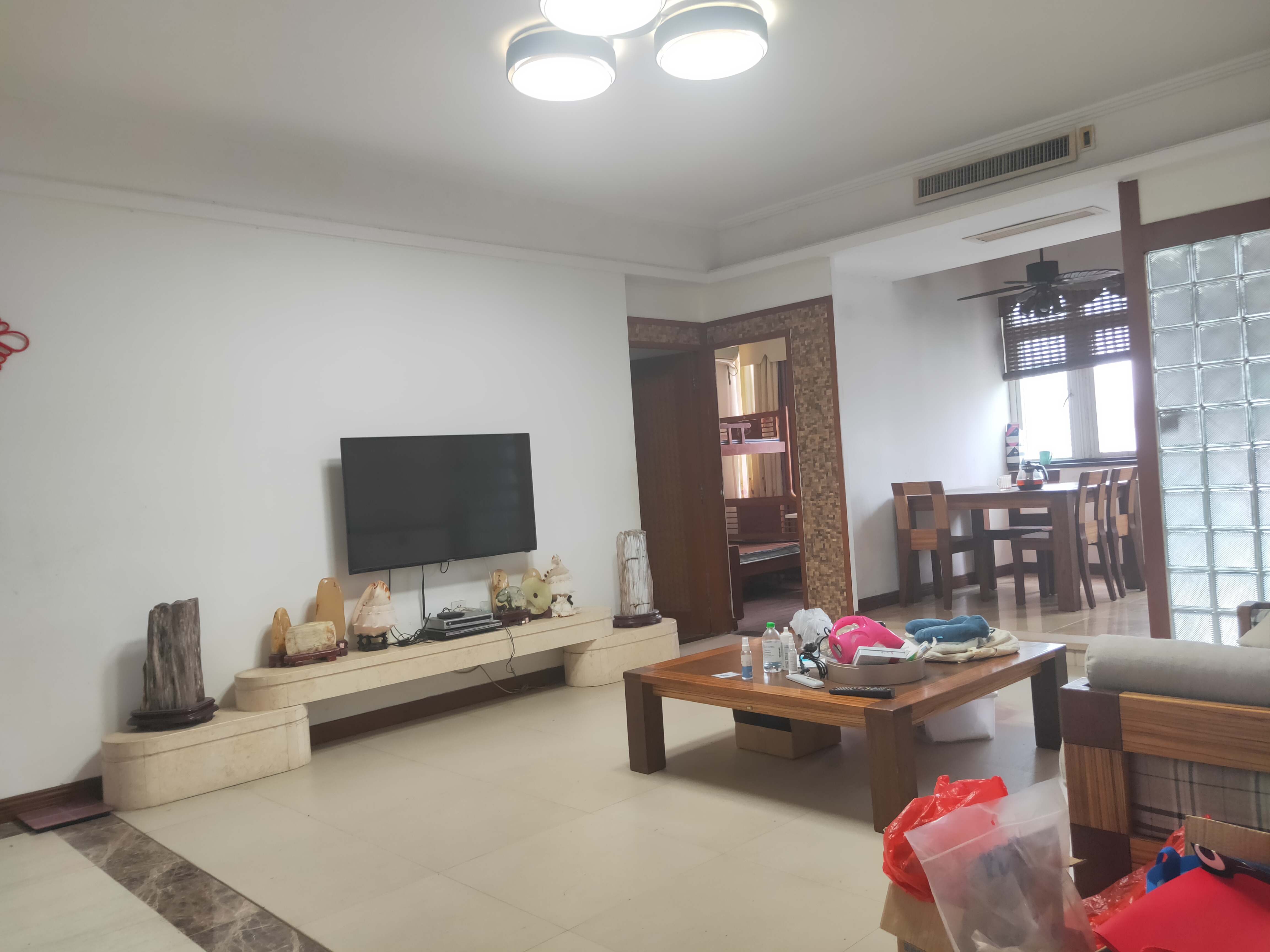 城市精英 3室2厅2卫 3300.0元/月 城市精英 3室2厅2卫 3300.0元/月室内图