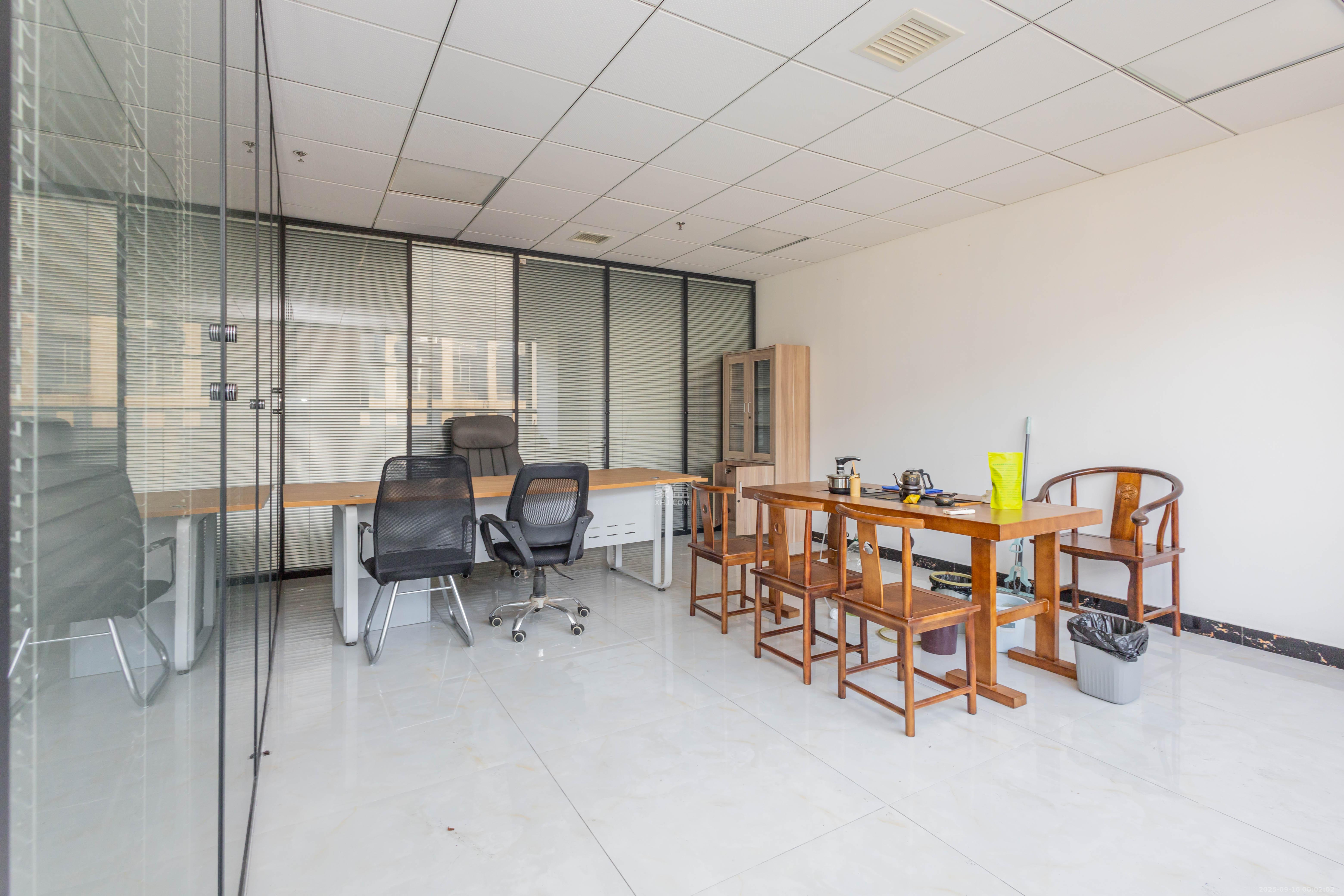 中部智谷产业园 1室1厅1卫 121.8万 中部智谷产业园 1室1厅1卫 121.8万卧室