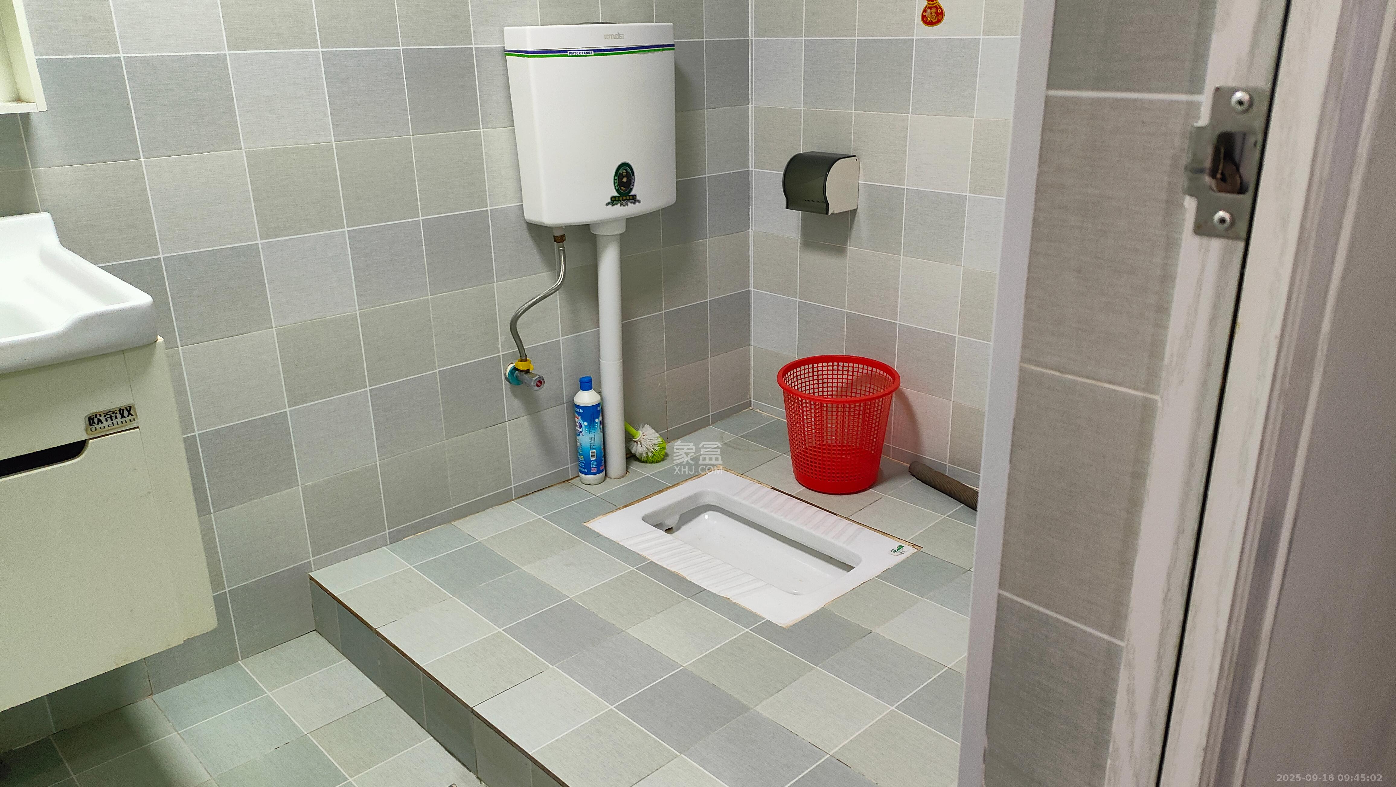 华润置地广场二期  1室1厅1卫    1600.0元/月室内图