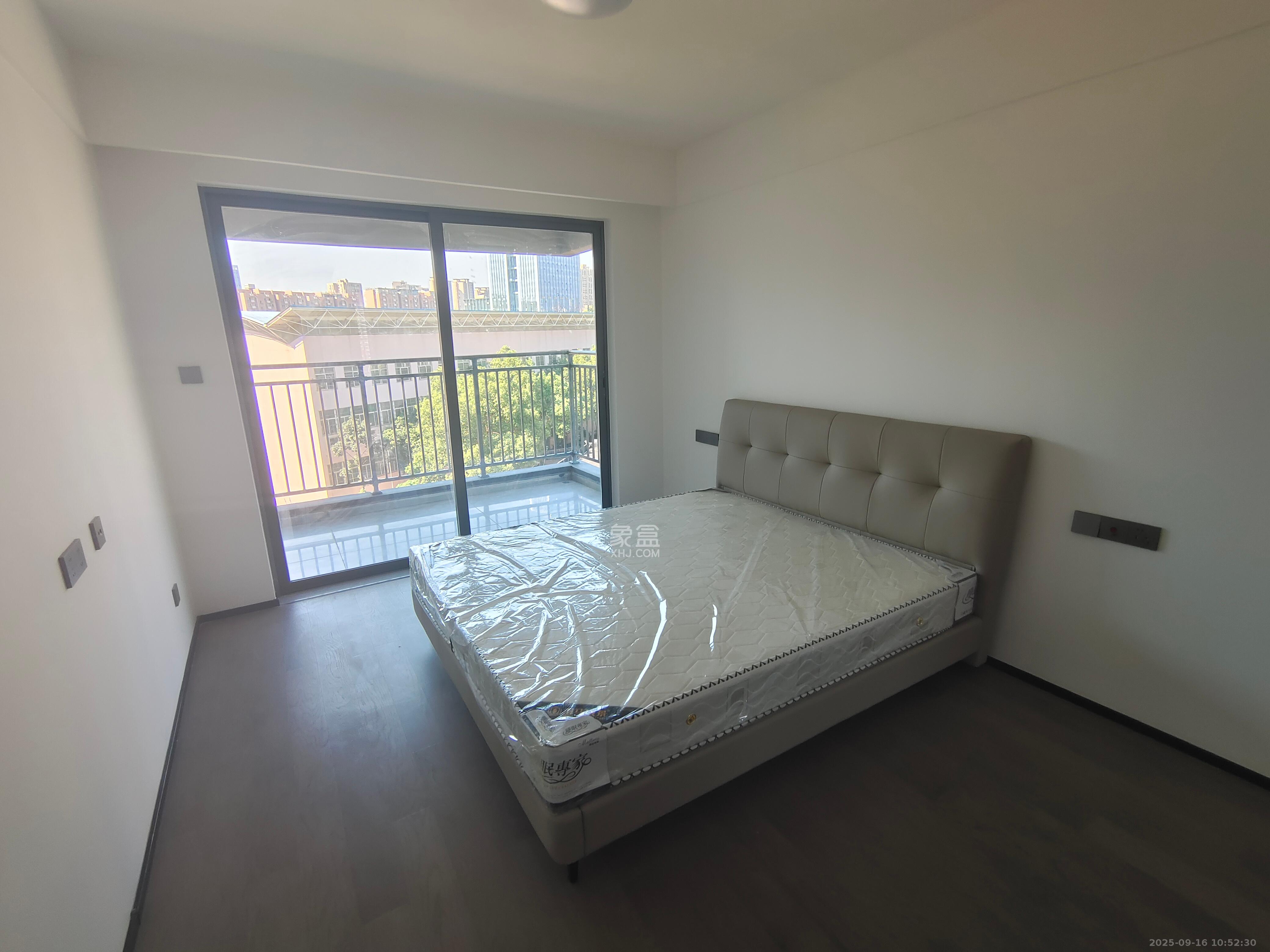 轨道万科悦府  4室2厅2卫    4700.0元/月 轨道万科悦府  4室2厅2卫    4700.0元/月室内图