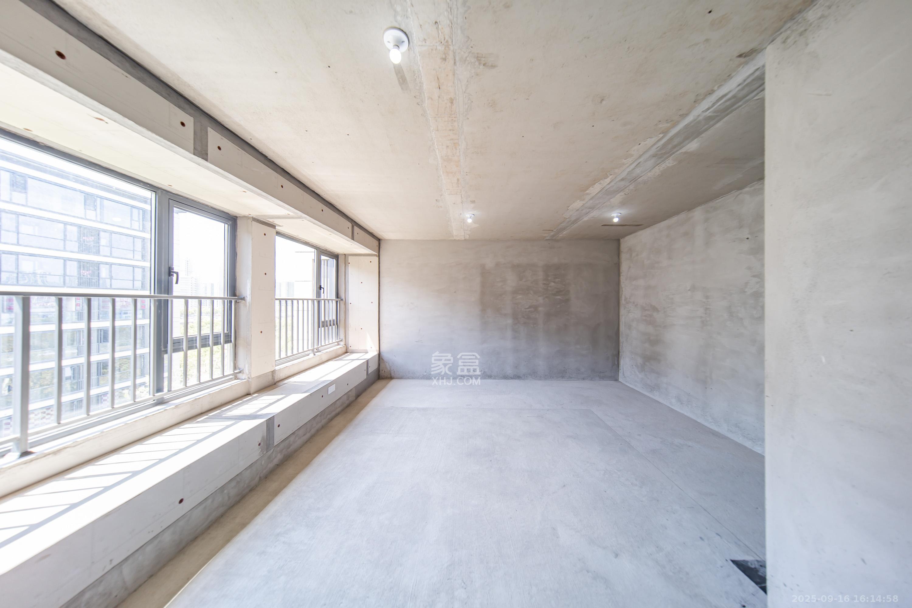 中建钰山湖  4室2厅3卫    365.0万卧室