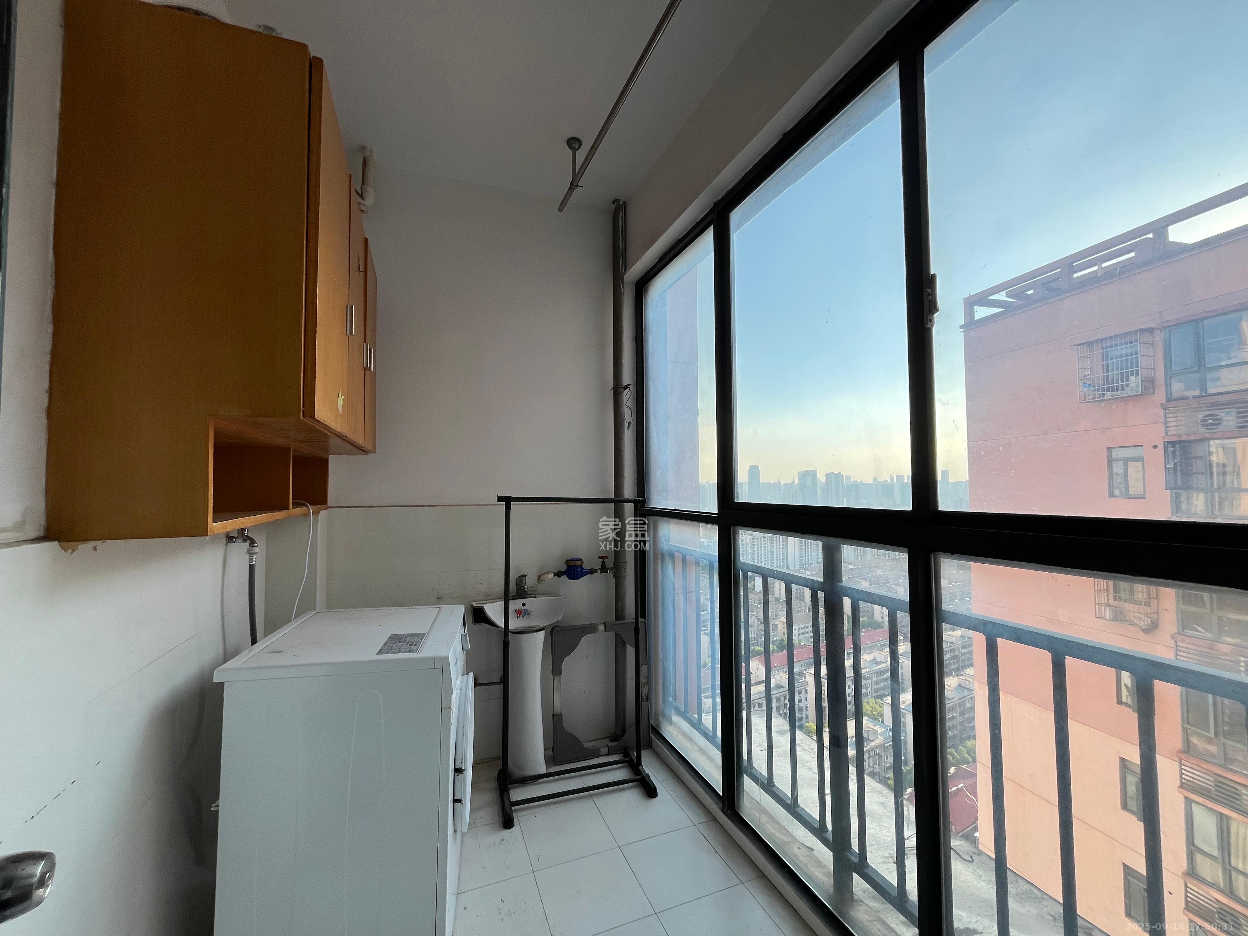 先锋东外滩 3室2厅2卫 2800.0元/月 先锋东外滩 3室2厅2卫 2800.0元/月室内图