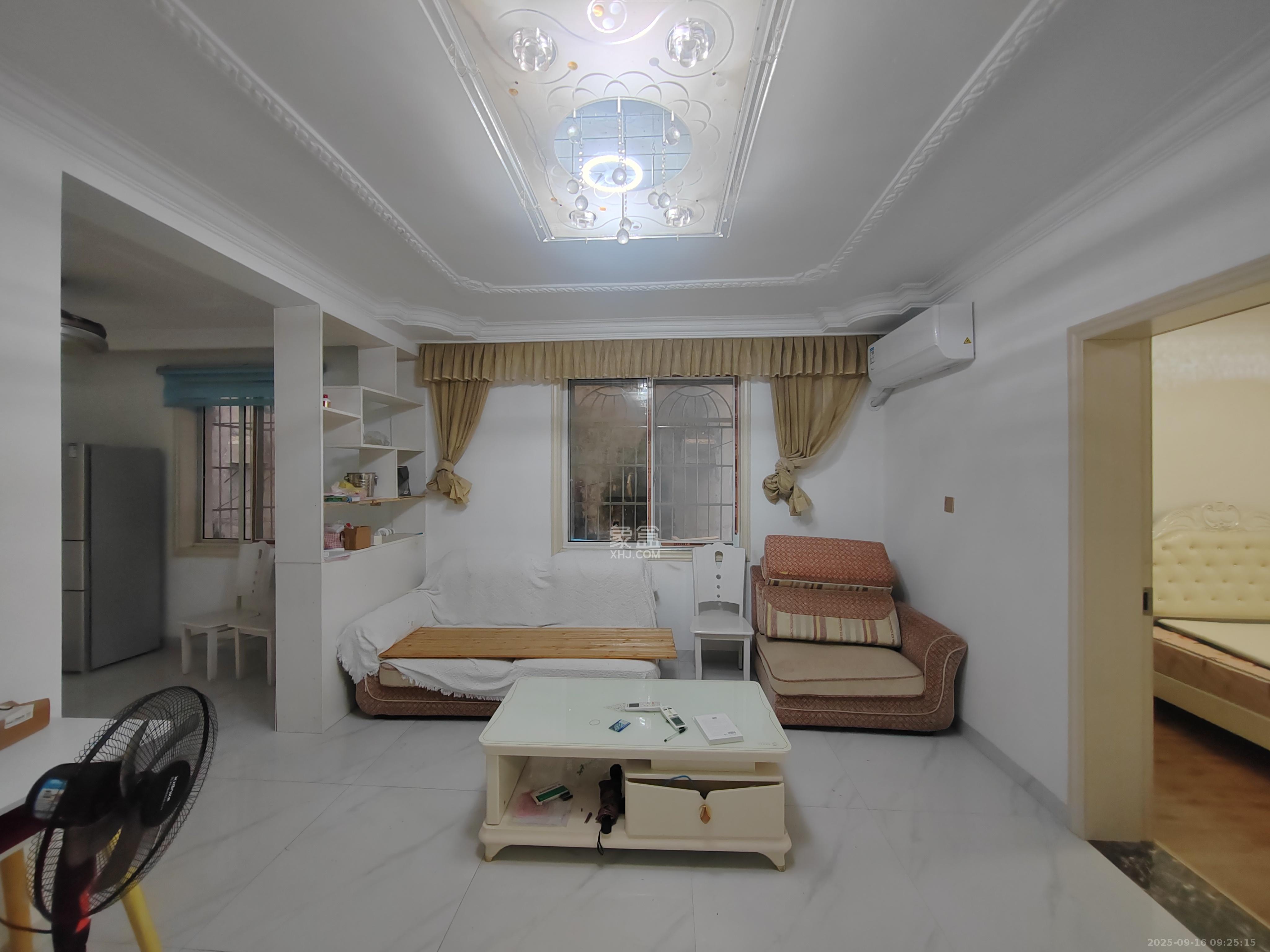 华顺大厦(芙蓉中路) 3室2厅1卫 2300.0元/月 华顺大厦(芙蓉中路) 3室2厅1卫 2300.0元/月室内图