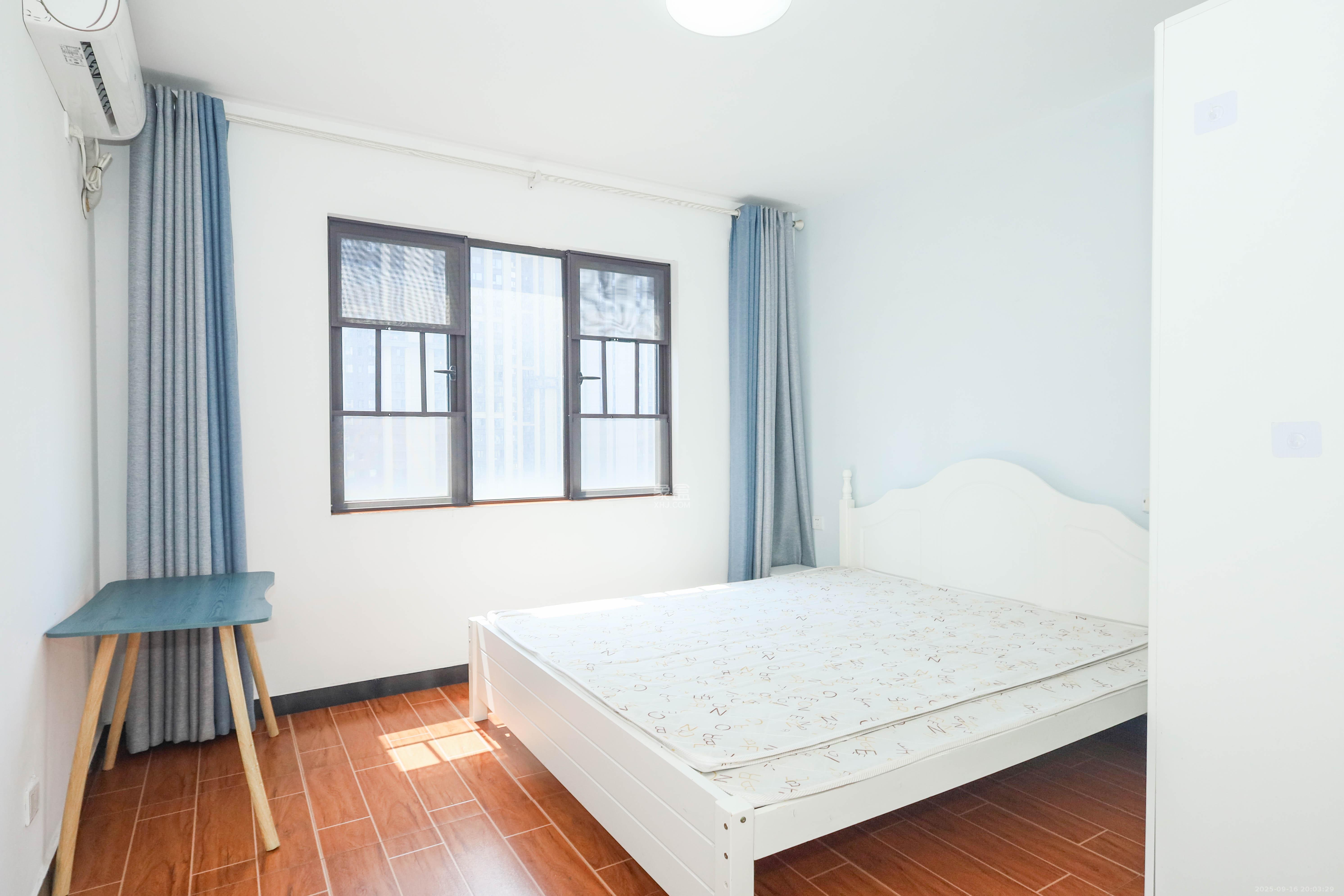 中国铁建梅溪青秀二期  4室2厅2卫    142.0万卧室