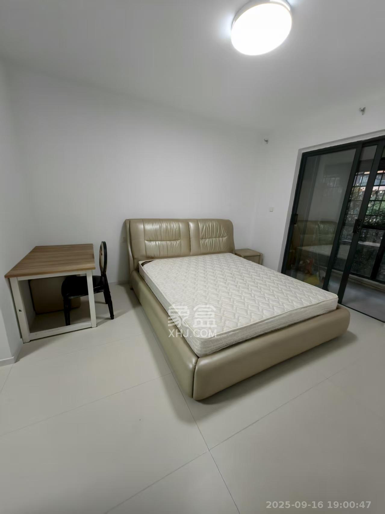 麓谷公馆(涉外国际公馆) 3室2厅2卫 2500.0元/月 麓谷公馆(涉外国际公馆) 3室2厅2卫 2500.0元/月室内图