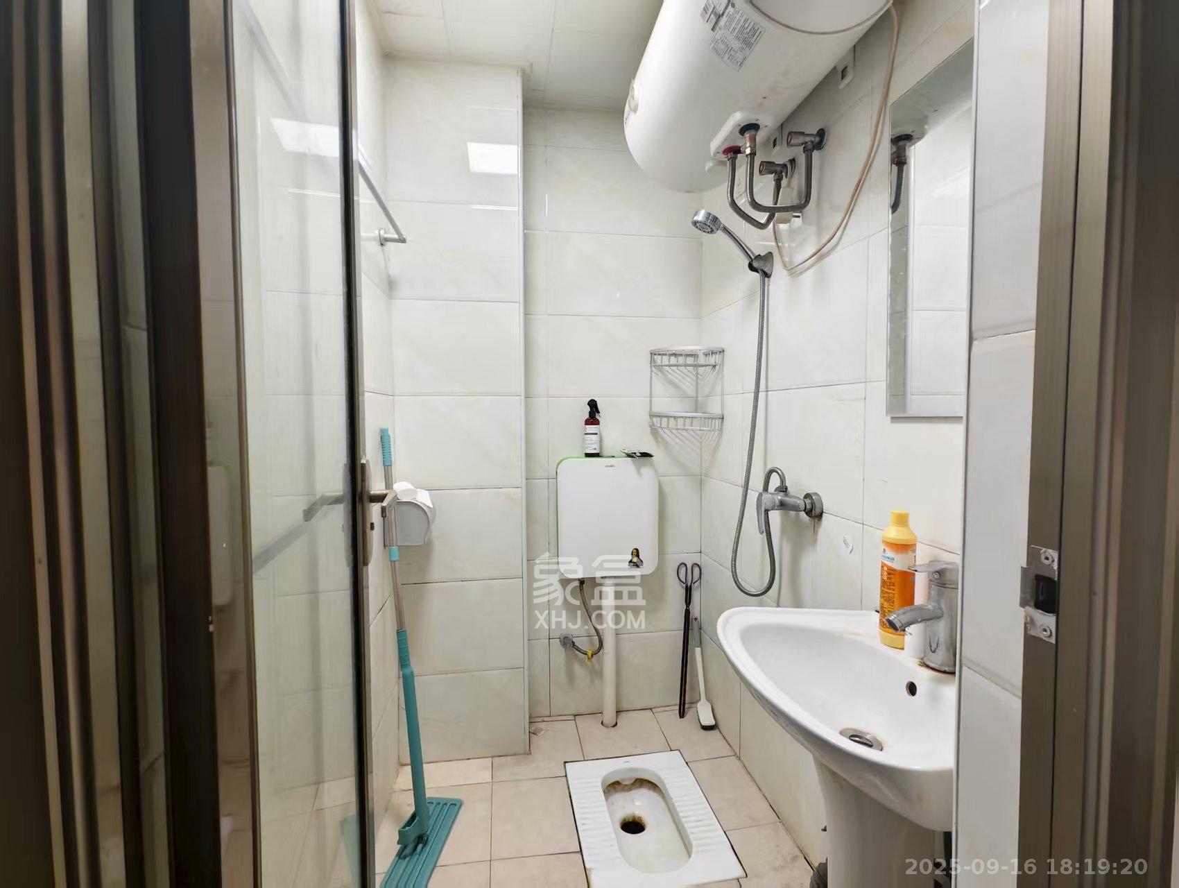 岳北社区  1室1厅1卫    1000.0元/月室内图