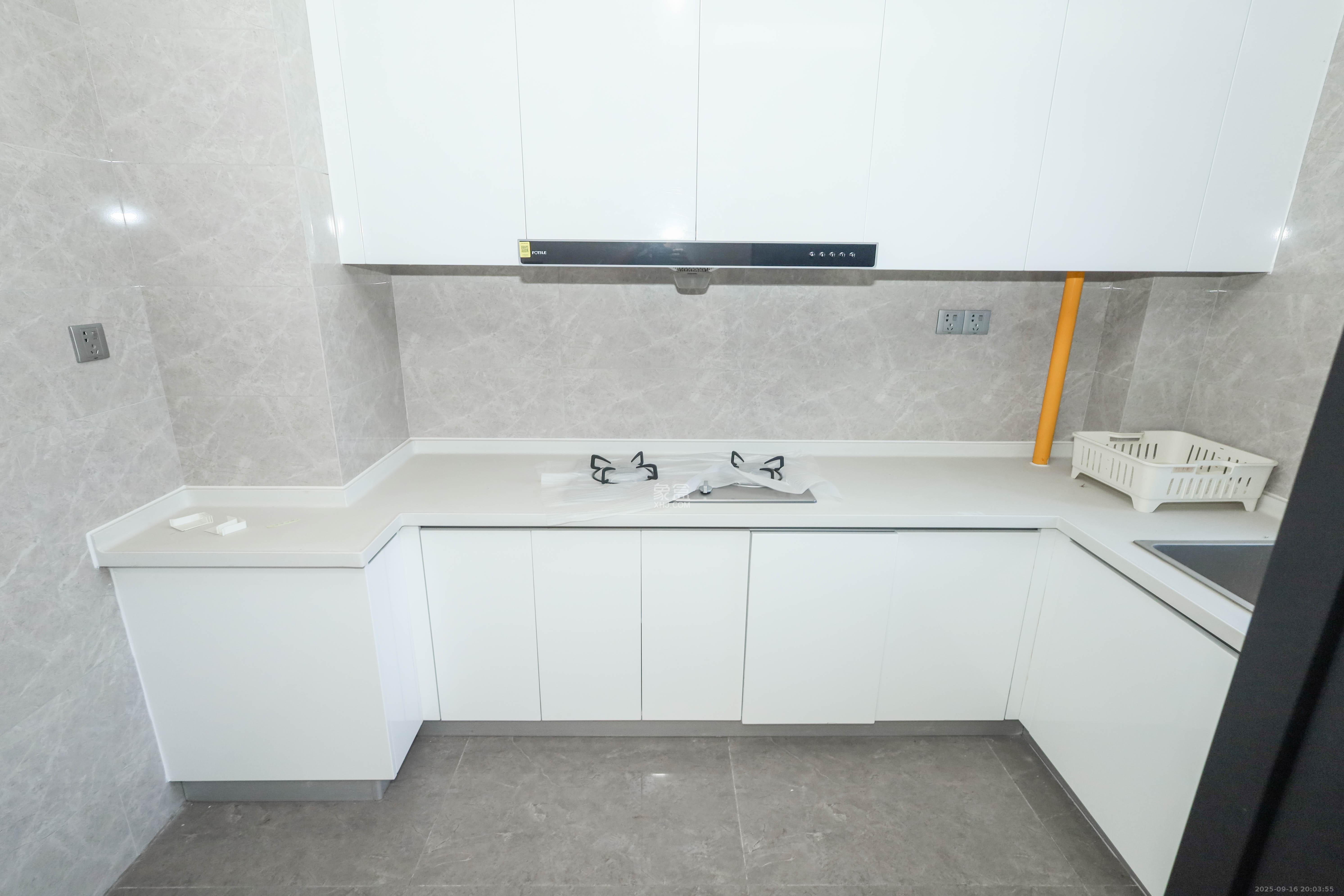 中海阅溪府  4室2厅2卫    190.0万厨房