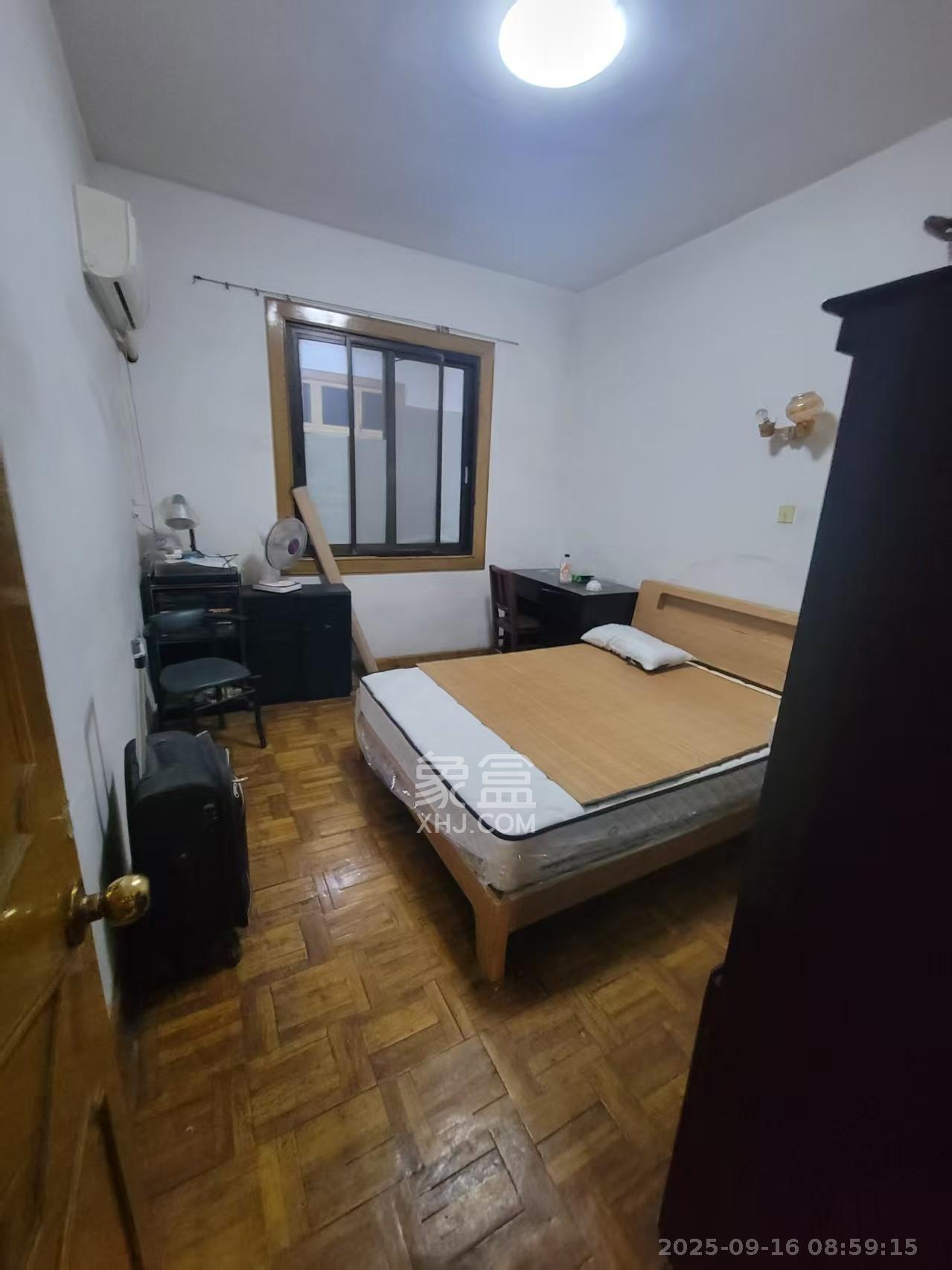 无线电信宿舍 3室2厅1卫 2200.0元/月 无线电信宿舍 3室2厅1卫 2200.0元/月室内图