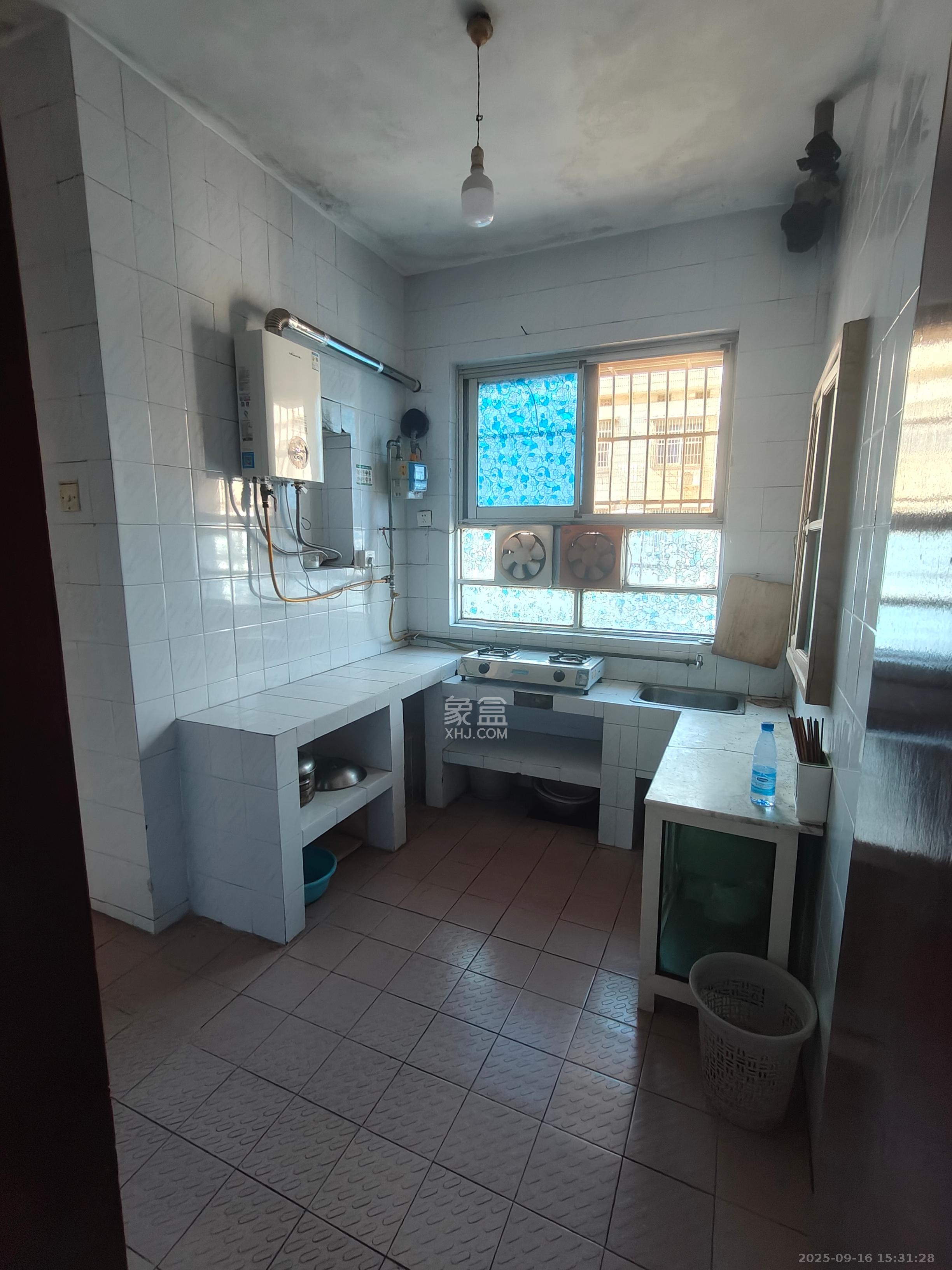 长沙县公安局单位房 1室2厅1卫 1400.0元/月 长沙县公安局单位房 1室2厅1卫 1400.0元/月室内图