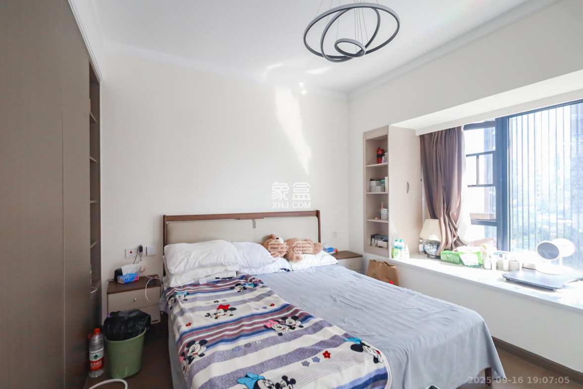 滨江府1913 4室2厅2卫 248.0万 滨江府1913 4室2厅2卫 248.0万卧室