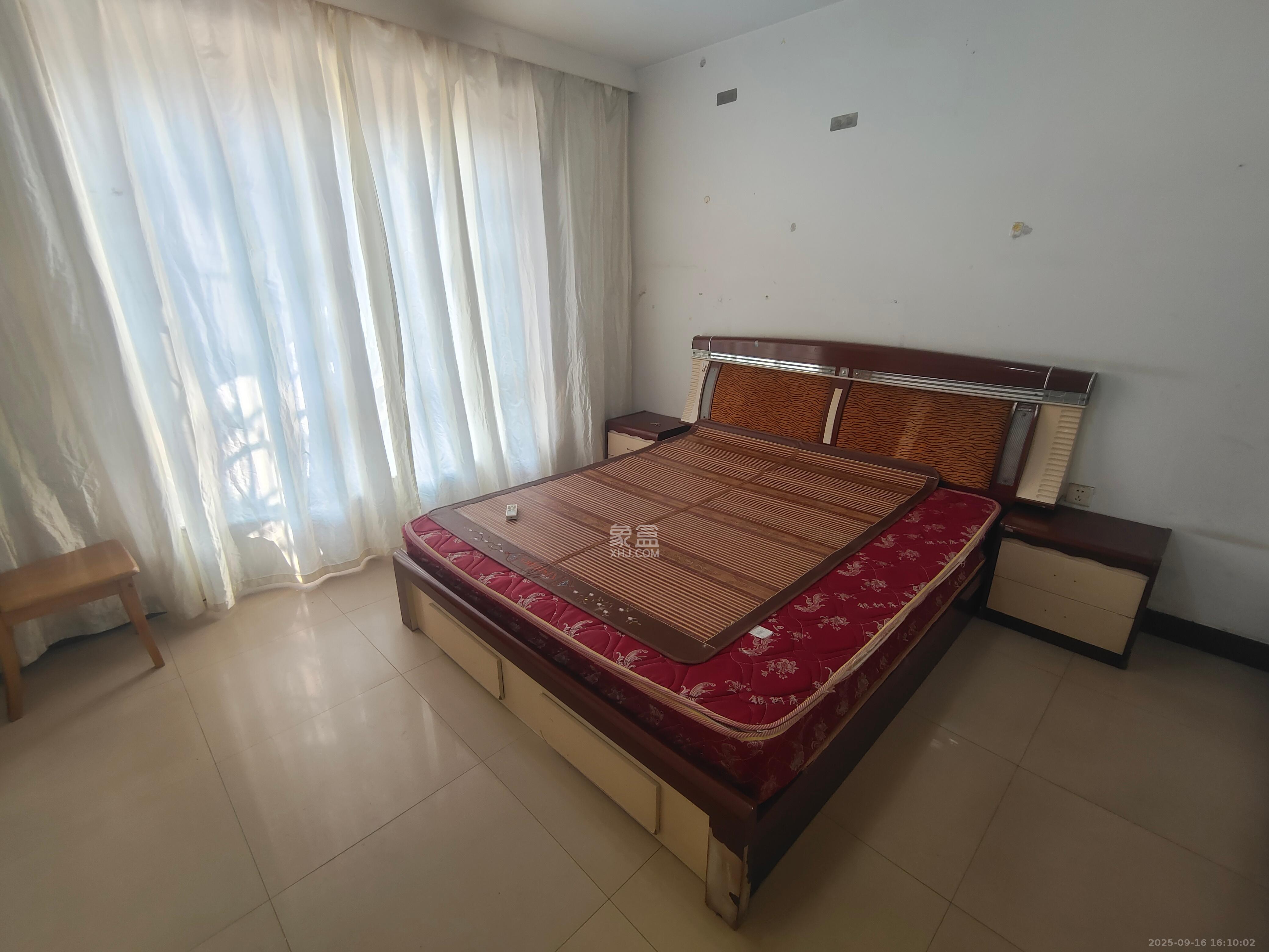 金峰小区北院（七里营社区）  3室2厅2卫    2000.0元/月室内图