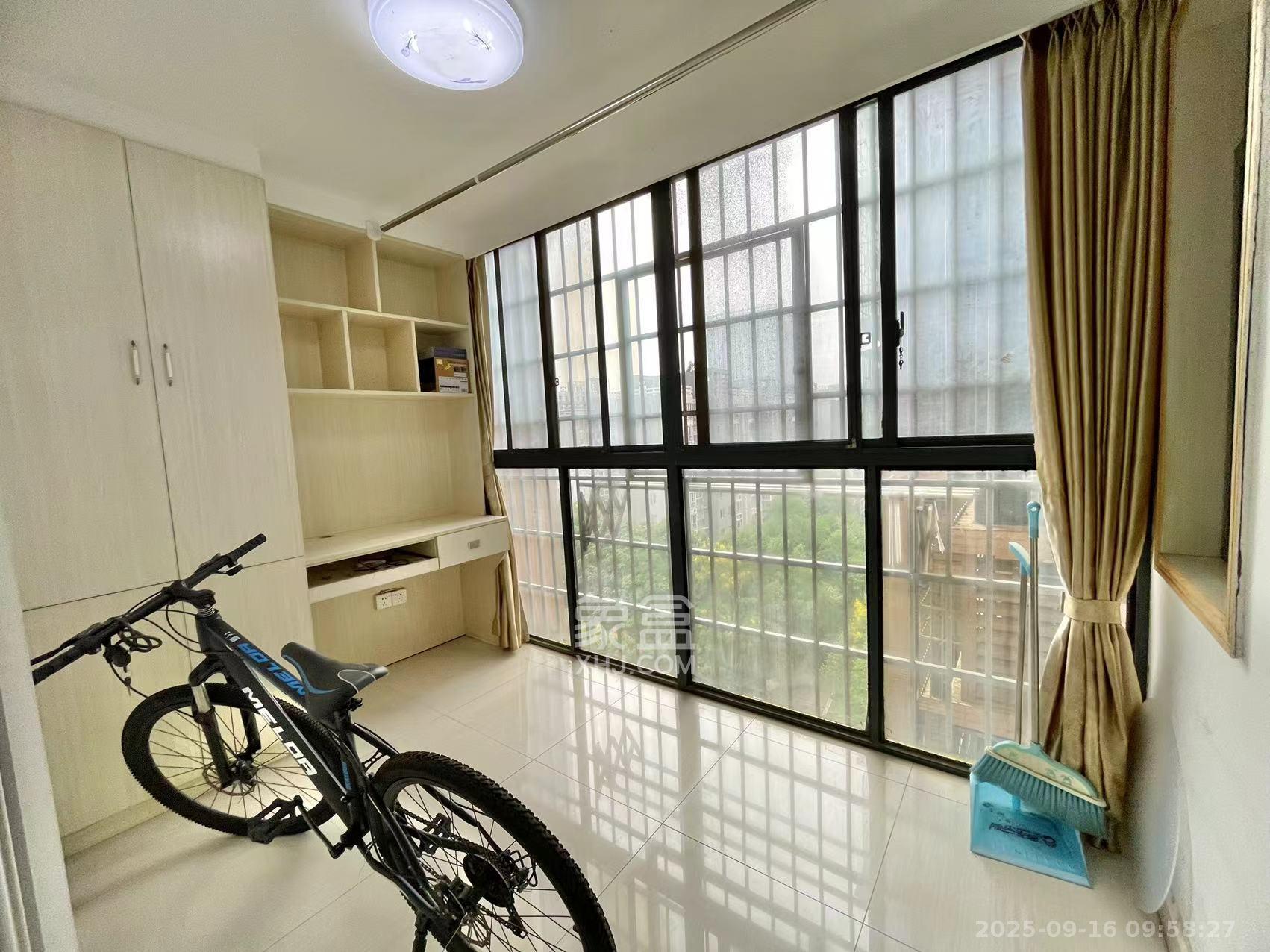 华城广场  2室2厅1卫    3000.0元/月室内图