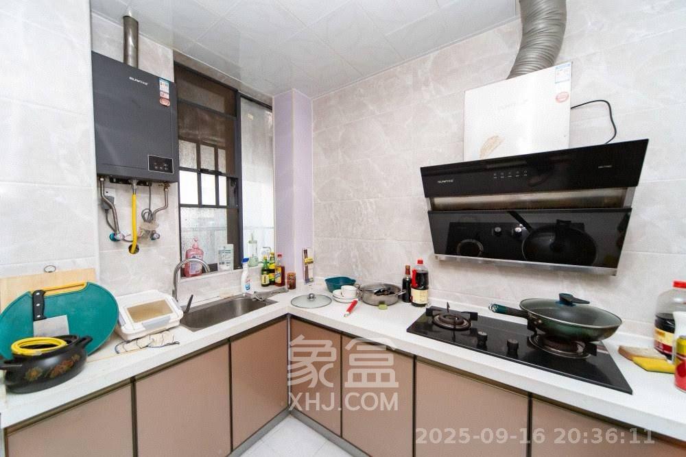 天翼花园(中国电信单位房) 3室2厅2卫 2700.0元/月 天翼花园(中国电信单位房) 3室2厅2卫 2700.0元/月室内图