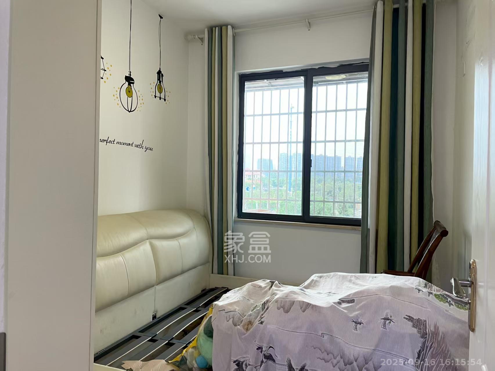 大桥四区  3室2厅1卫    1300.0元/月室内图