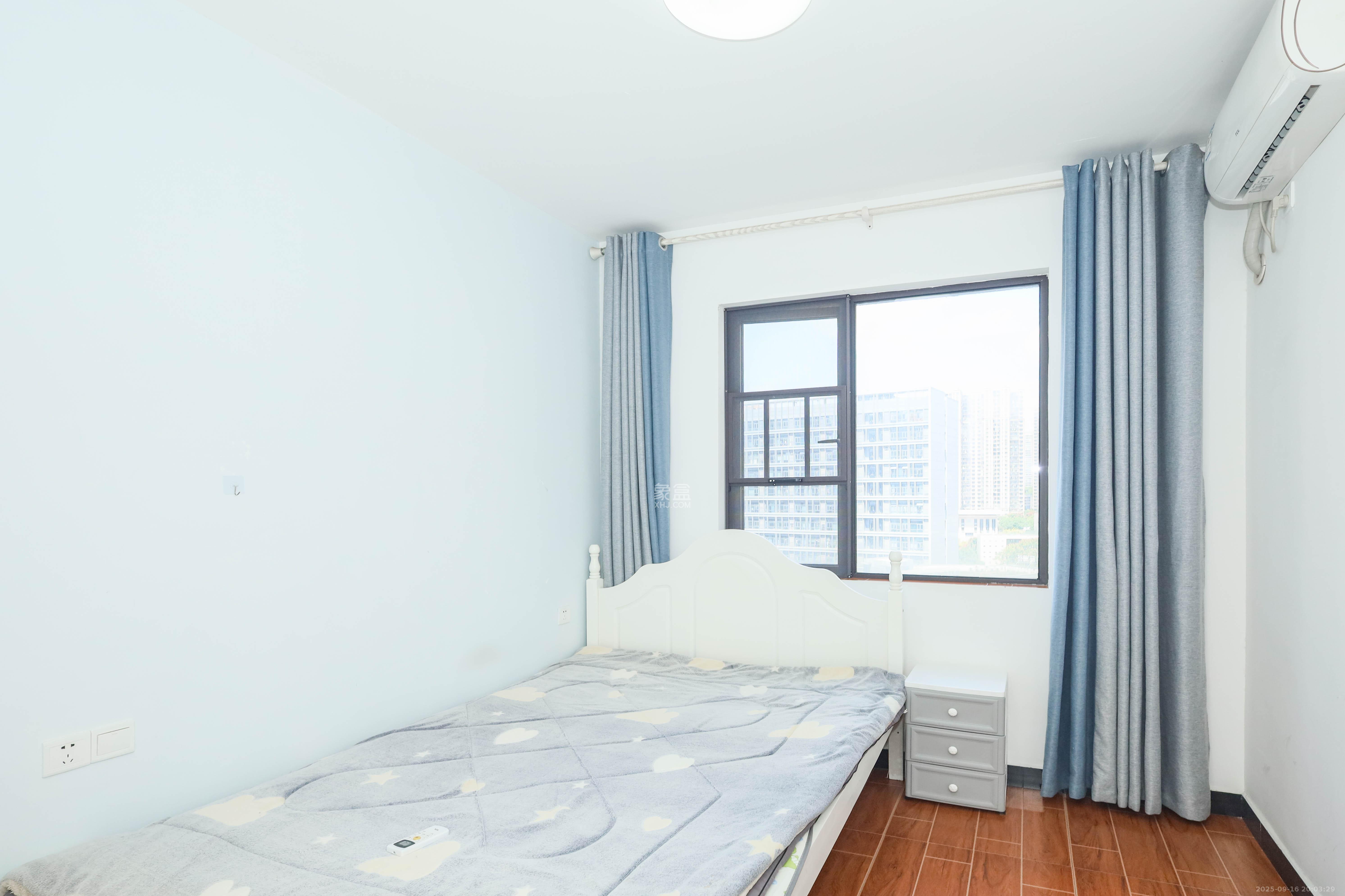 中国铁建梅溪青秀二期  4室2厅2卫    142.0万卧室