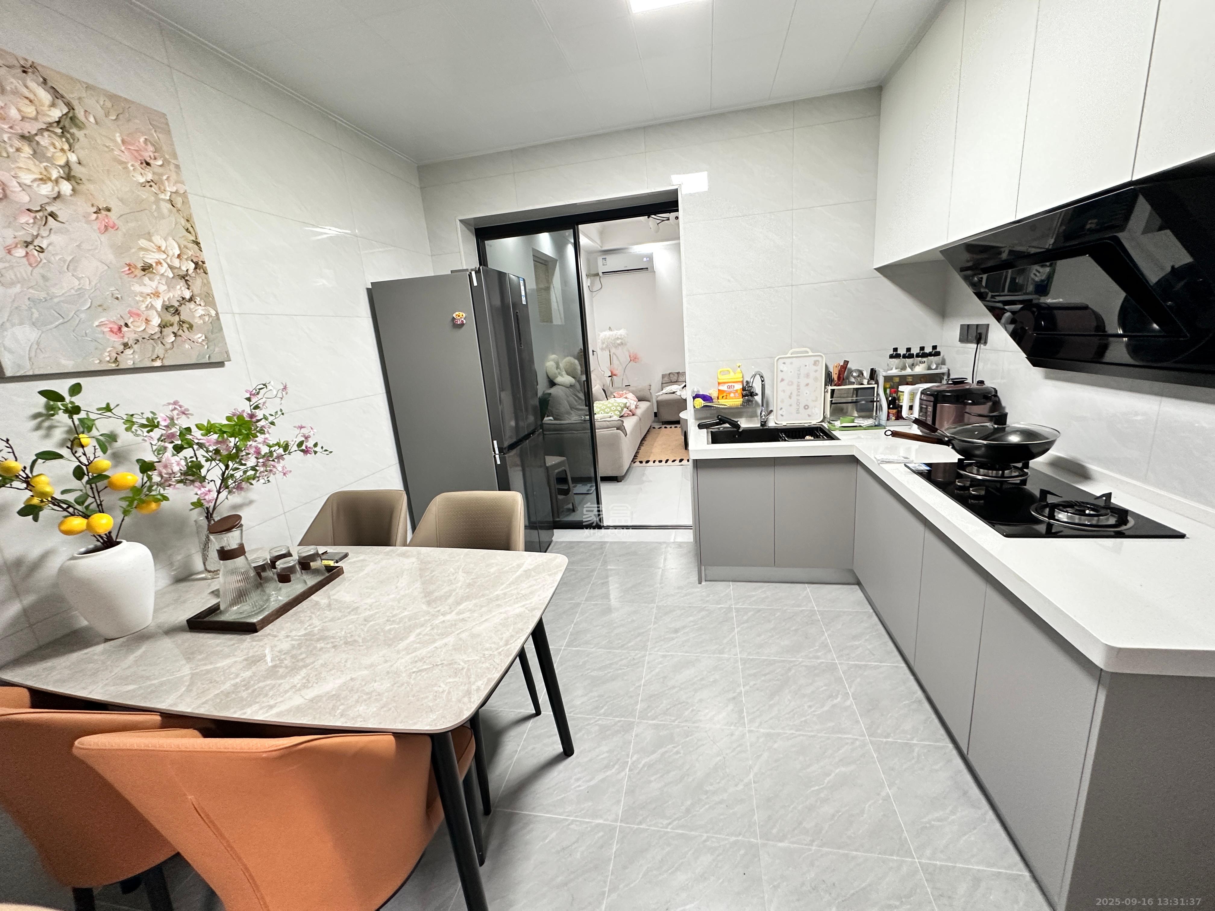 人民中路窑岭湘剧院单位房  3室2厅1卫    3000.0元/月室内图