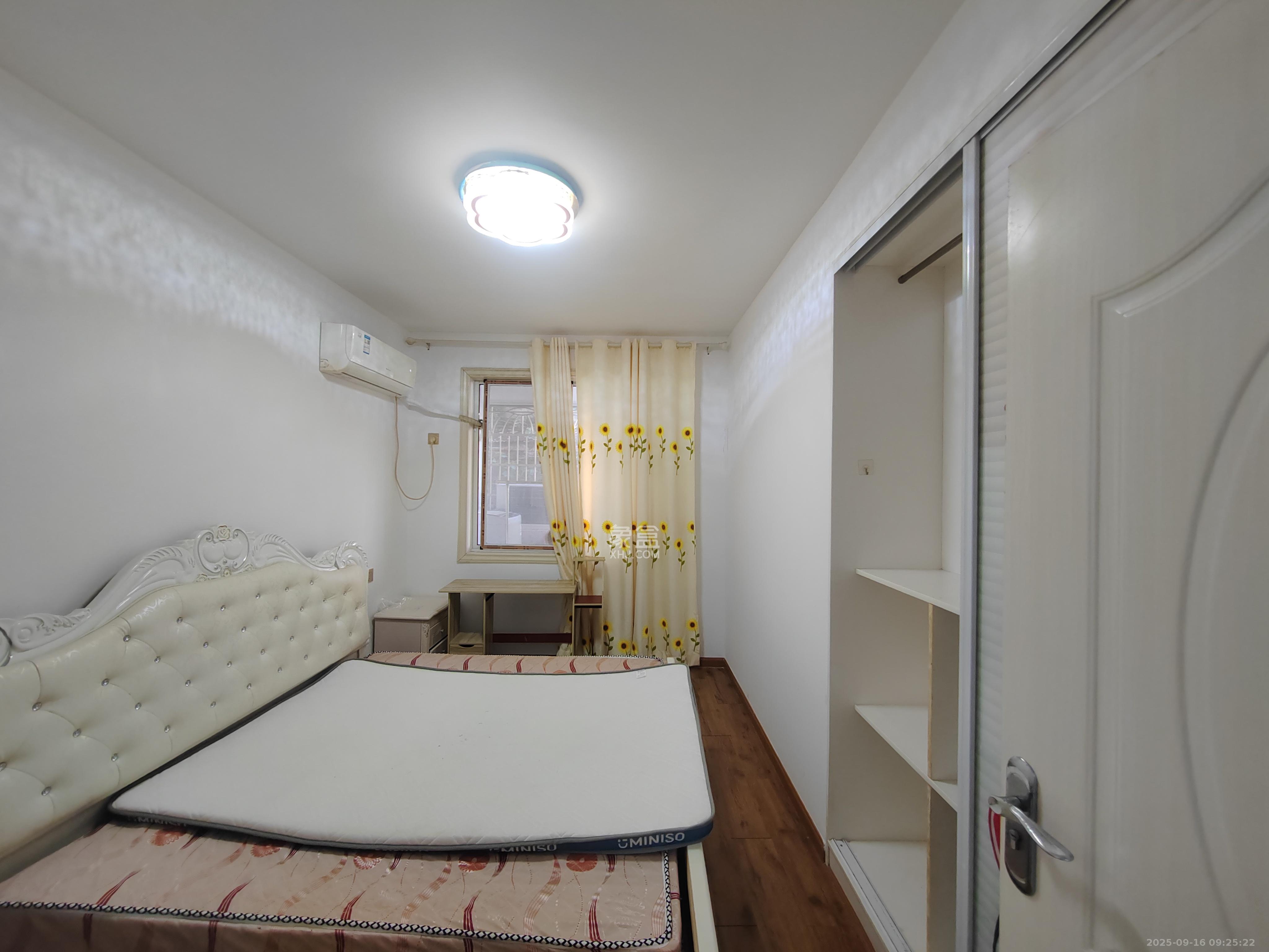 华顺大厦(芙蓉中路) 3室2厅1卫 2300.0元/月 华顺大厦(芙蓉中路) 3室2厅1卫 2300.0元/月室内图