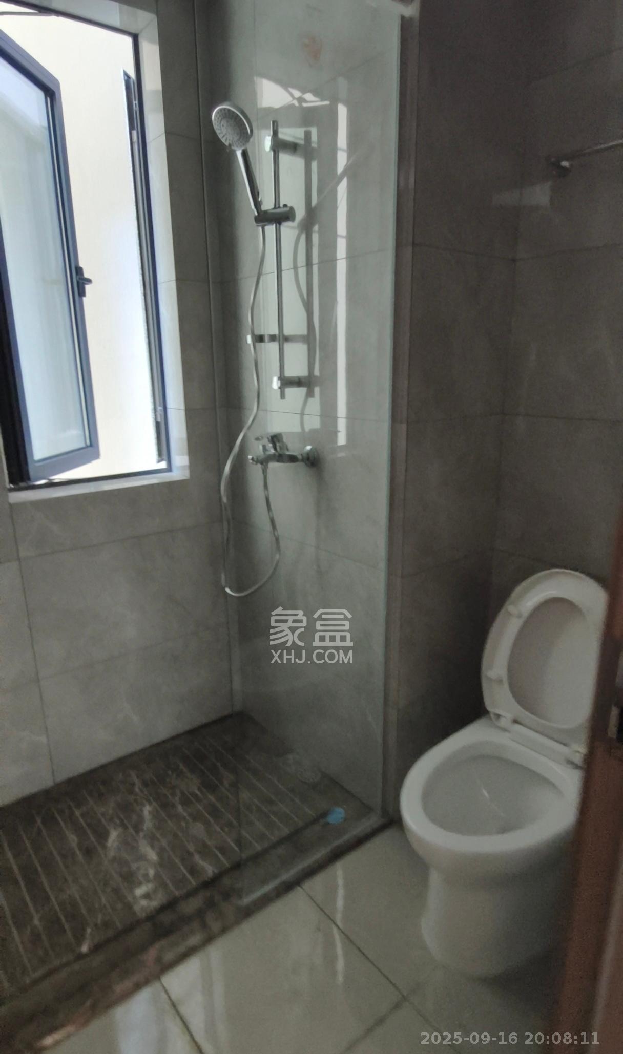 江悦和鸣  4室2厅2卫    3800.0元/月室内图