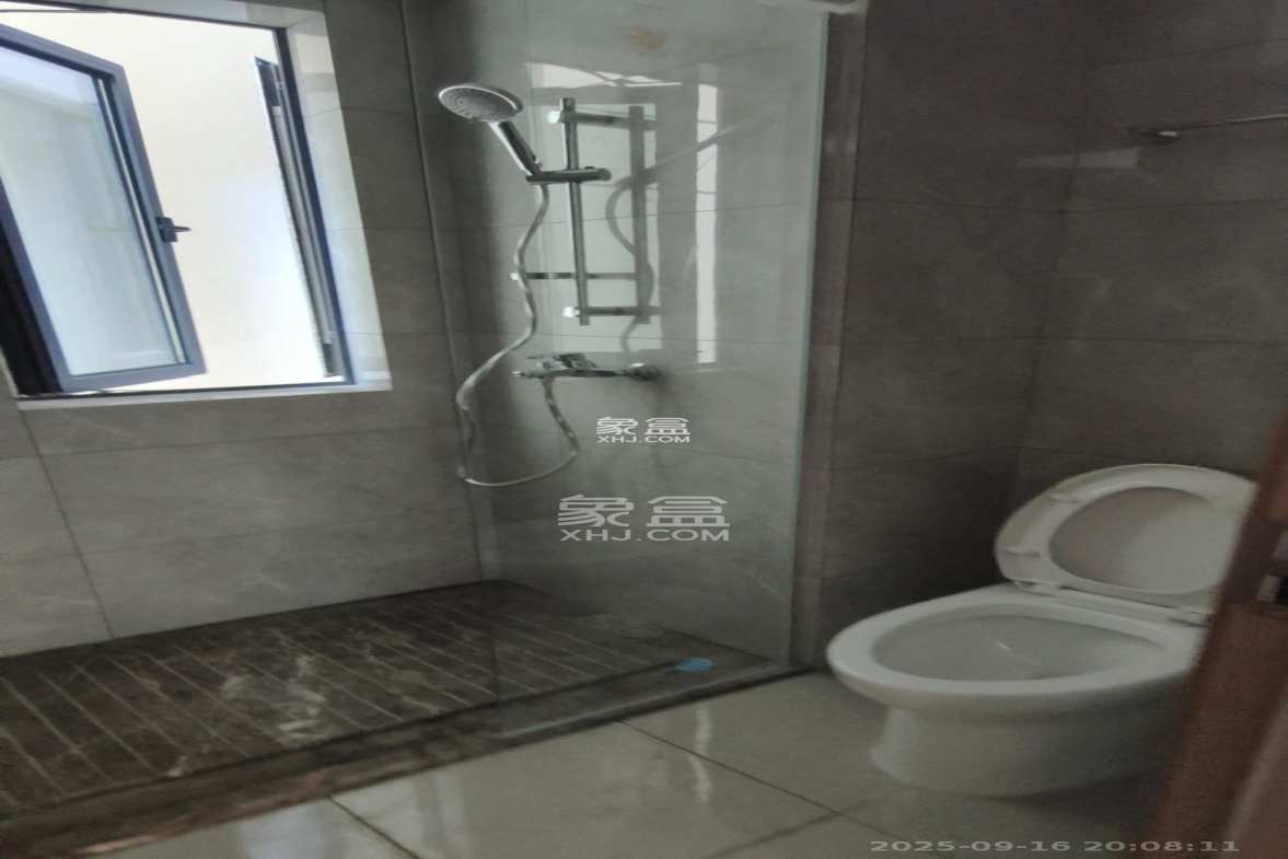 江悦和鸣 4室2厅2卫 3800.0元/月 江悦和鸣 4室2厅2卫 3800.0元/月室内图