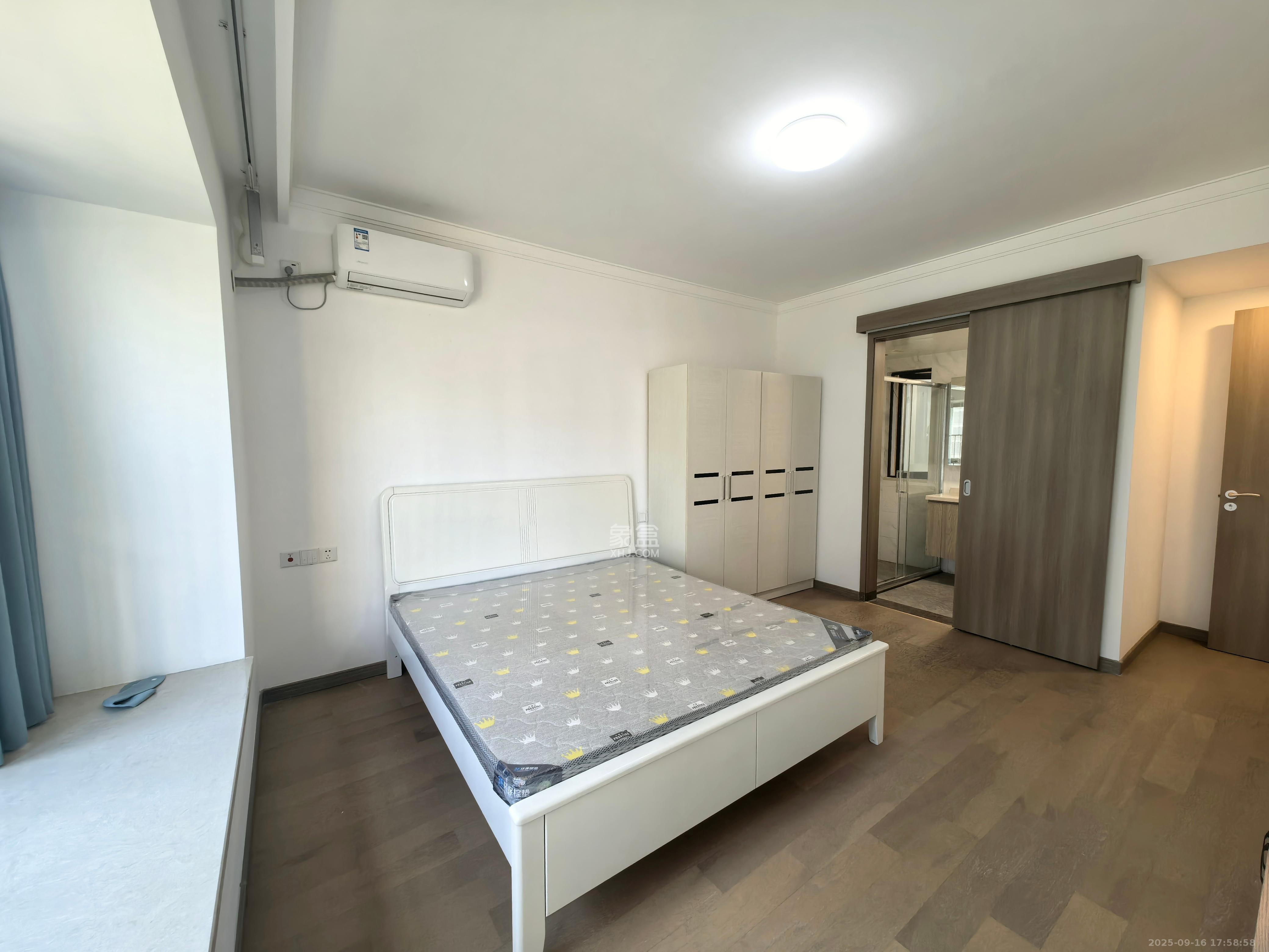 越秀亲爱里  5室2厅2卫    3280.0元/月室内图