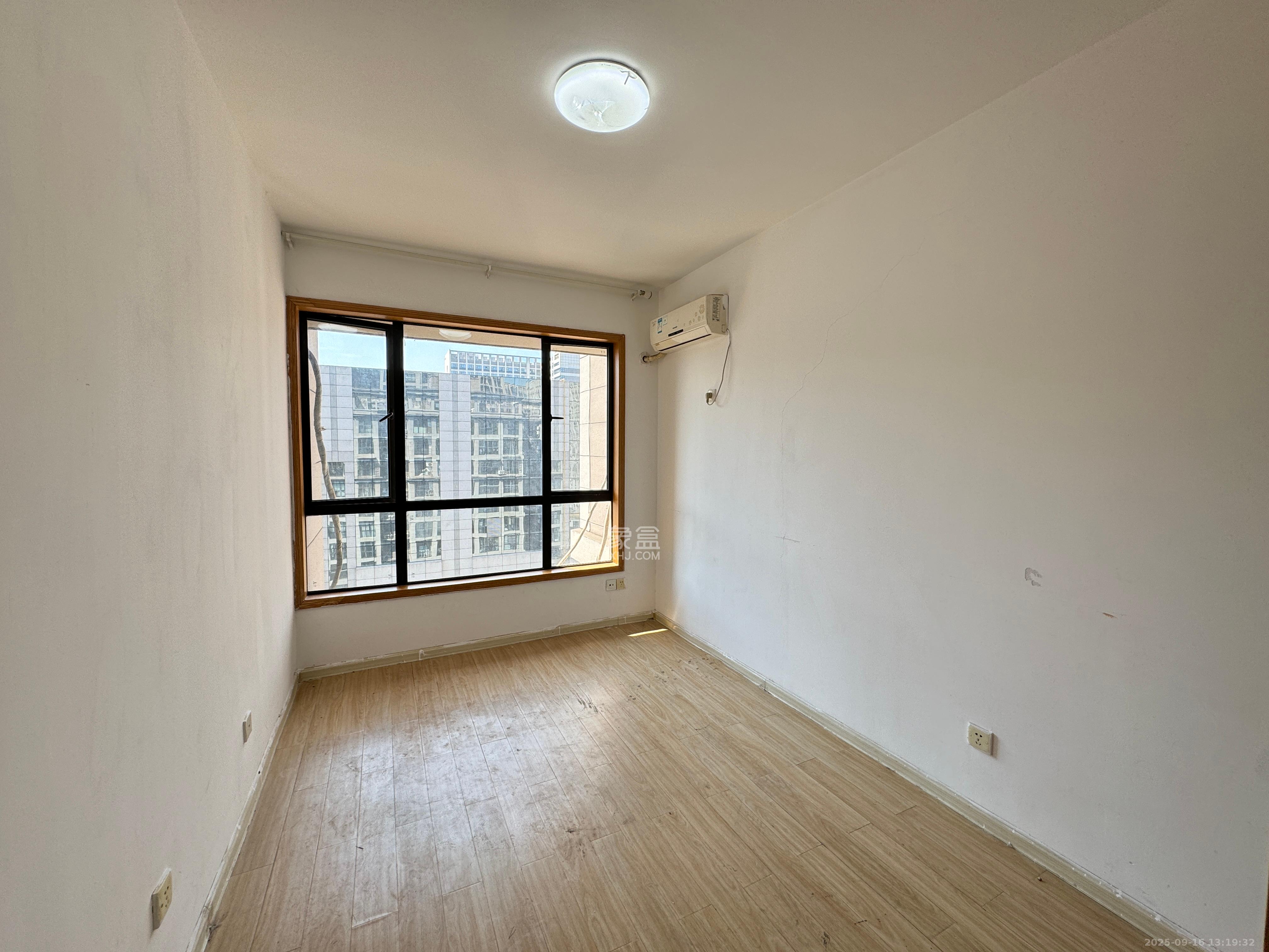 湘腾城市广场  3室2厅1卫    3200.0元/月室内图