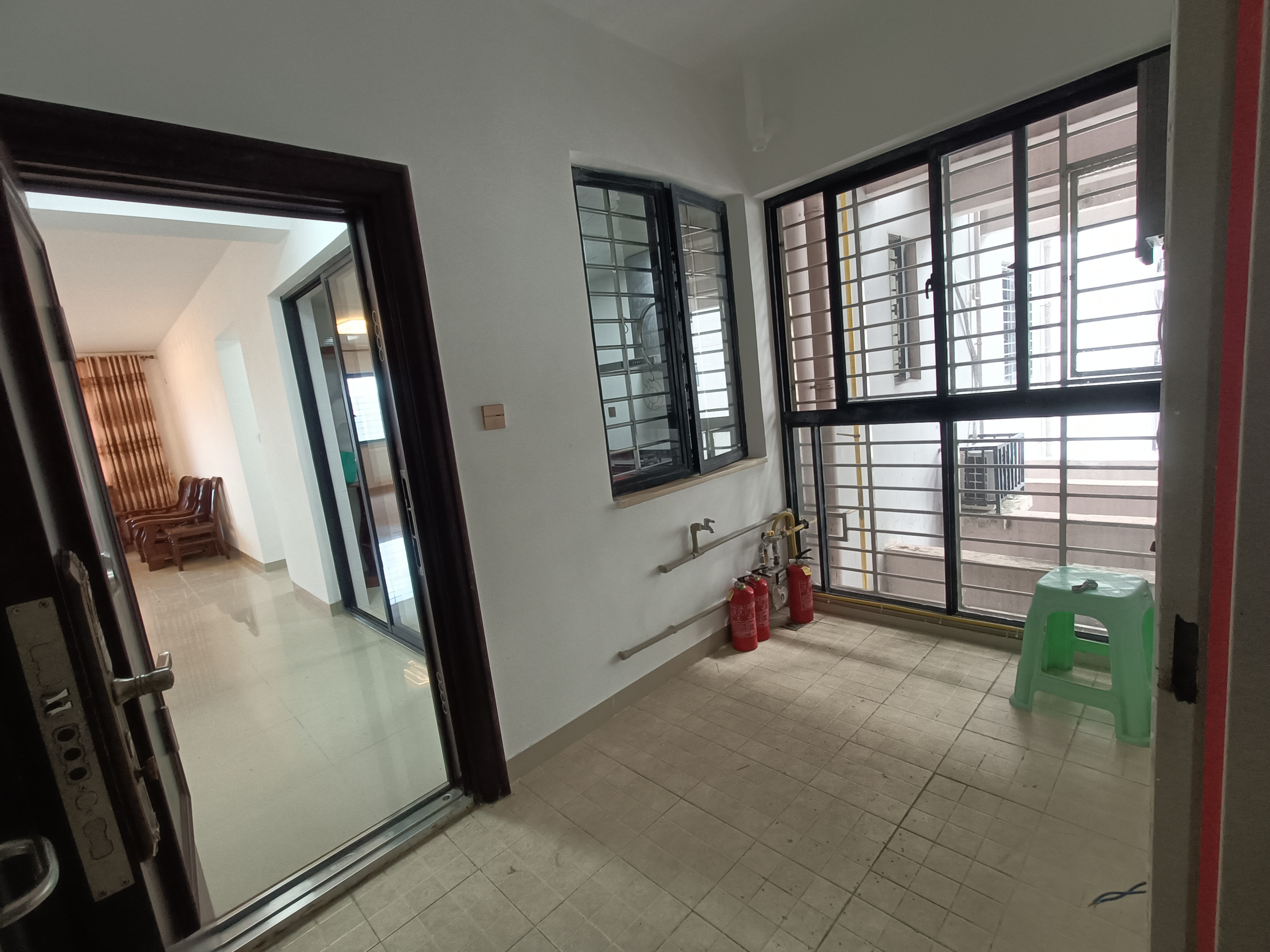 滨涯小区一期(滨涯村一区) 4室2厅2卫 2800.0元/月 滨涯小区一期(滨涯村一区) 4室2厅2卫 2800.0元/月室内图