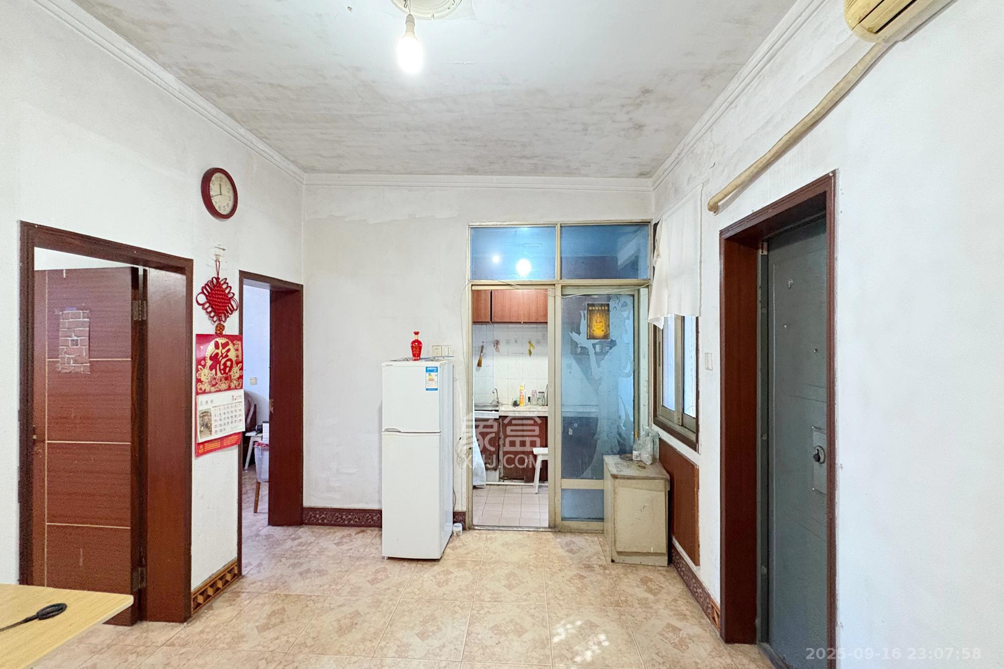 吉景小区  2室1厅1卫    28.0万客厅