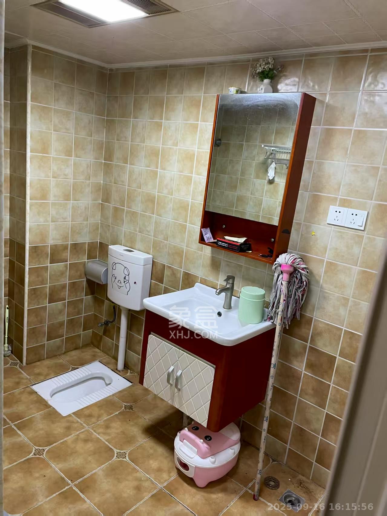 大桥四区  3室2厅1卫    1300.0元/月室内图