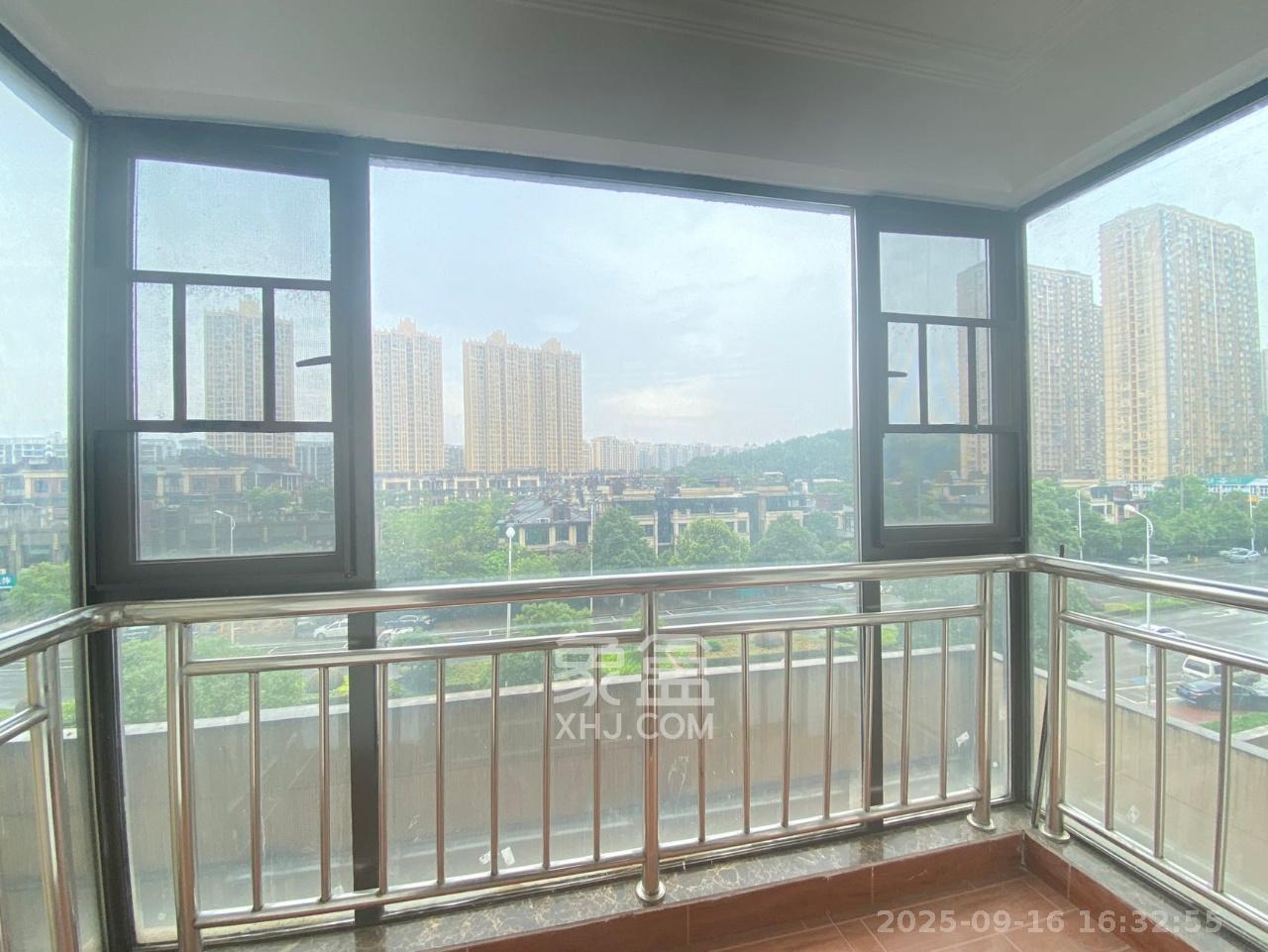 卓越蔚蓝城邦  3室2厅2卫    2100.0元/月室内图