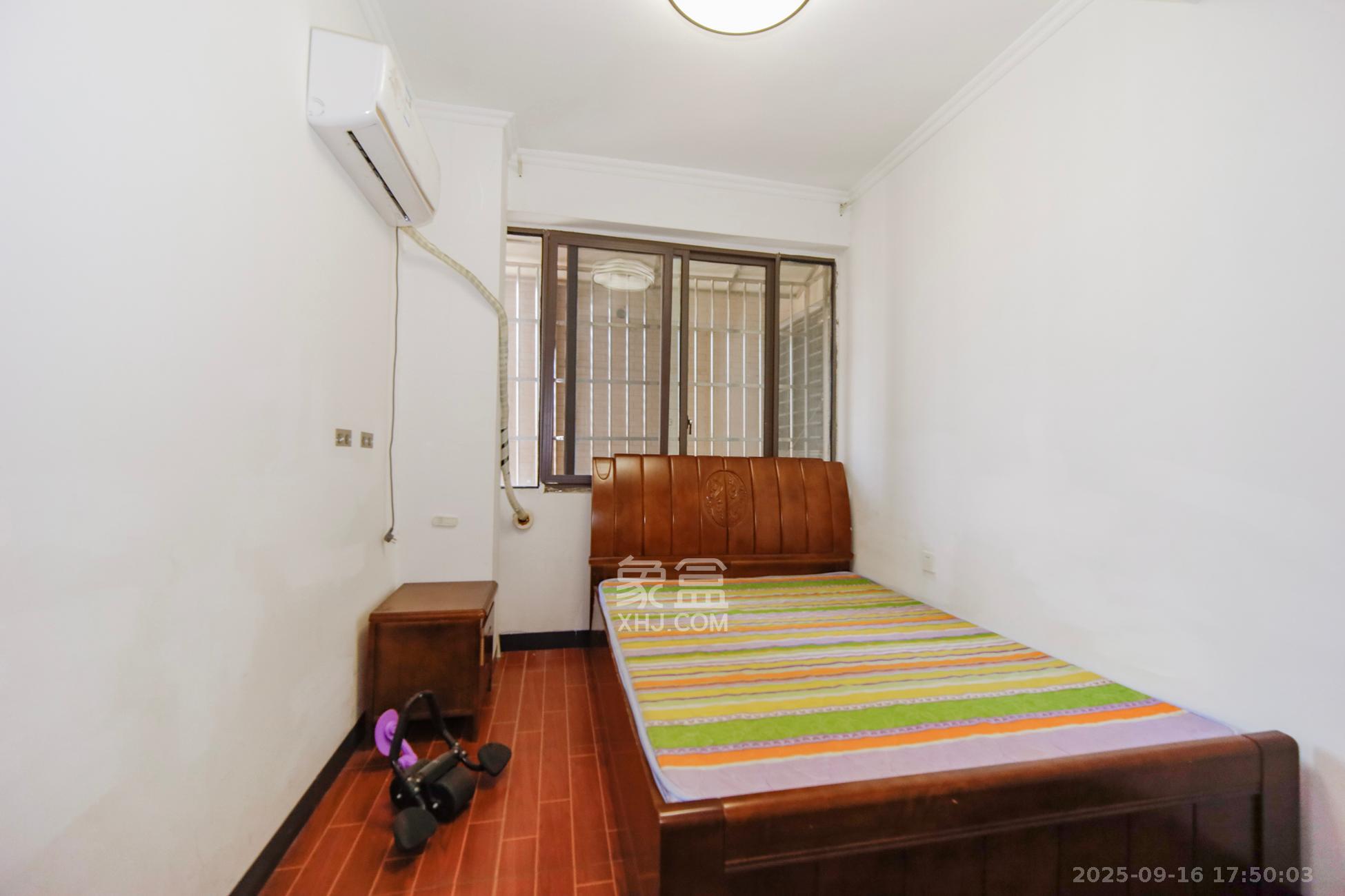 万象美域  4室2厅2卫    92.0万卧室