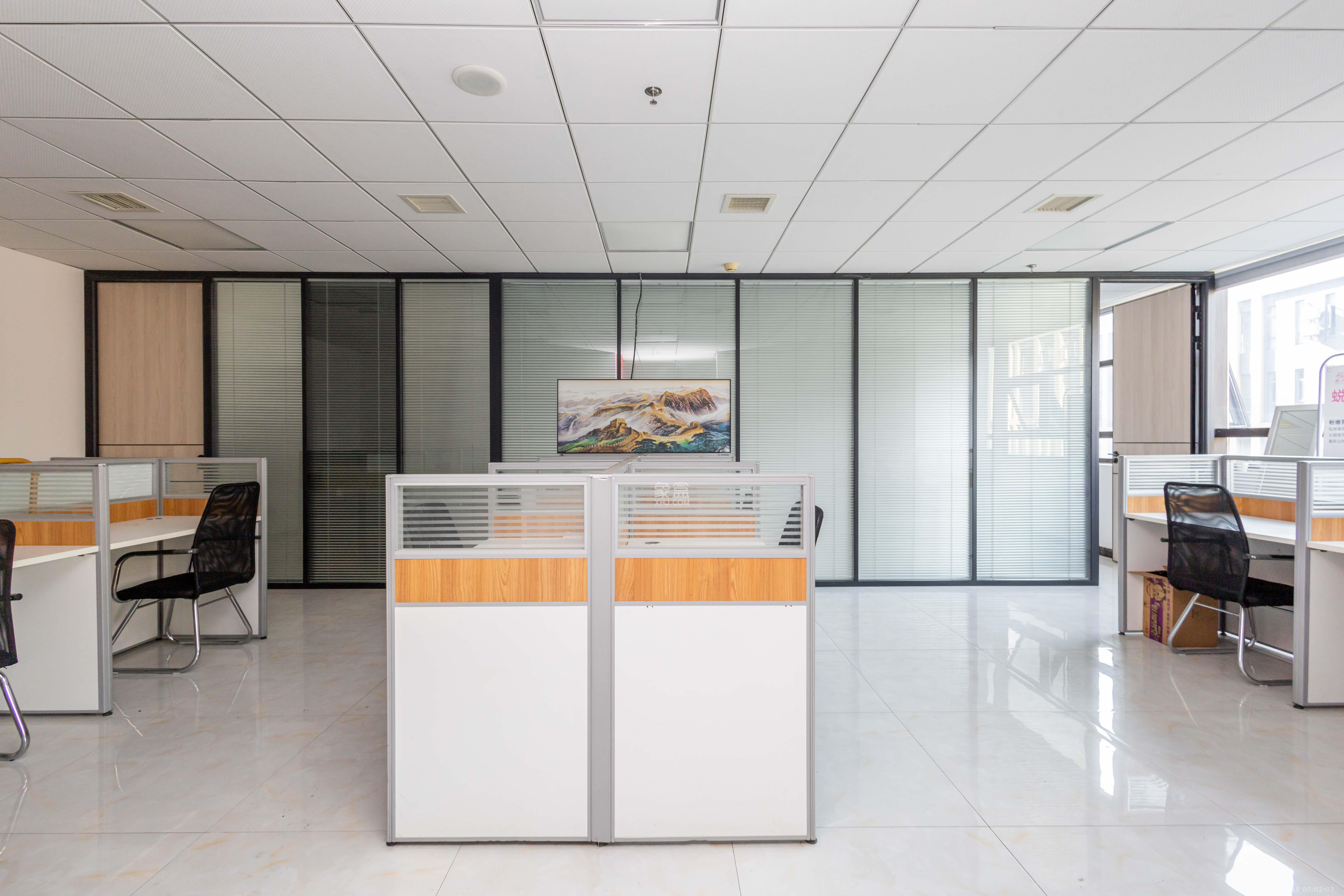 中部智谷产业园 1室1厅1卫 121.8万 中部智谷产业园 1室1厅1卫 121.8万卧室