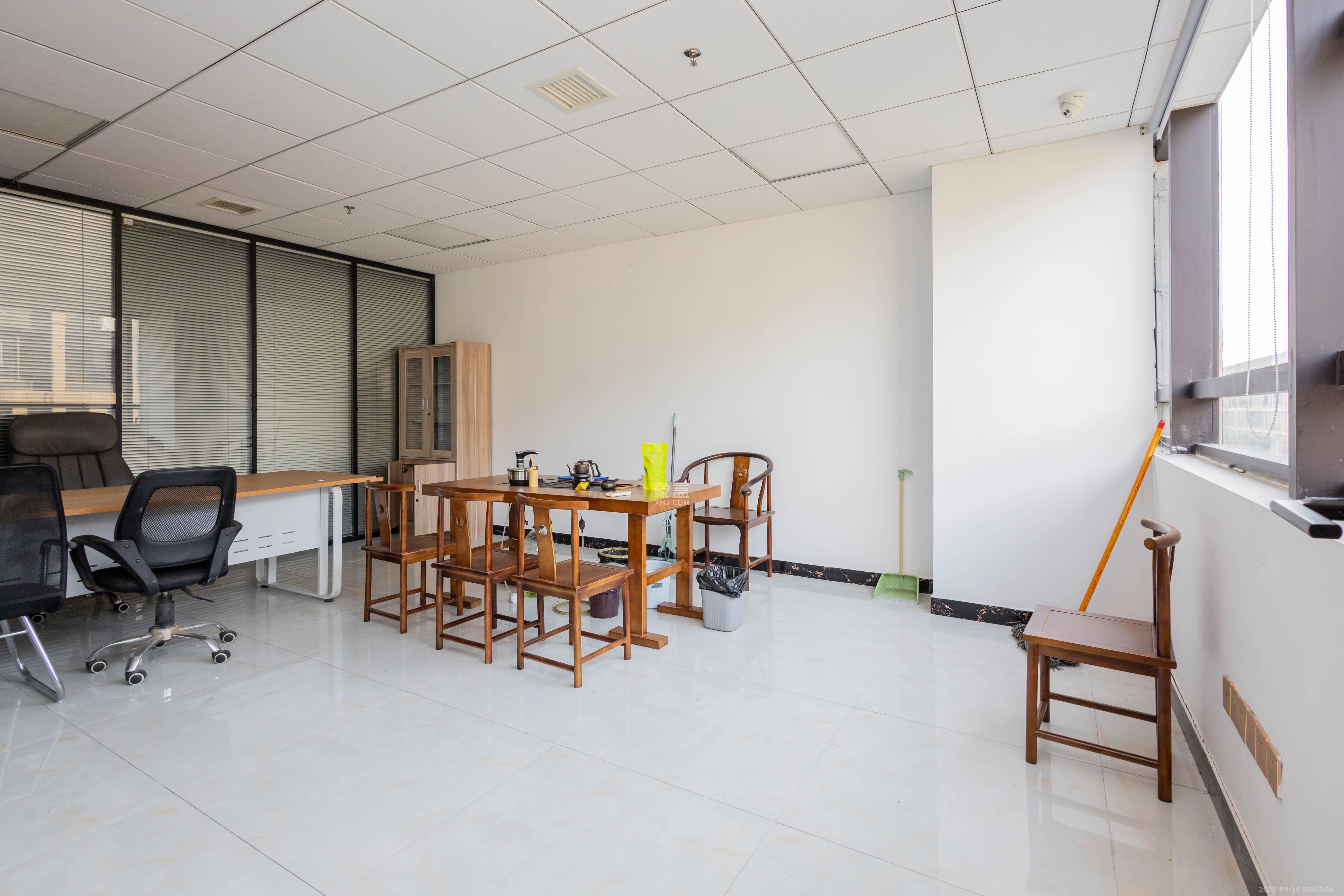 中部智谷产业园 1室1厅1卫 121.8万 中部智谷产业园 1室1厅1卫 121.8万卧室