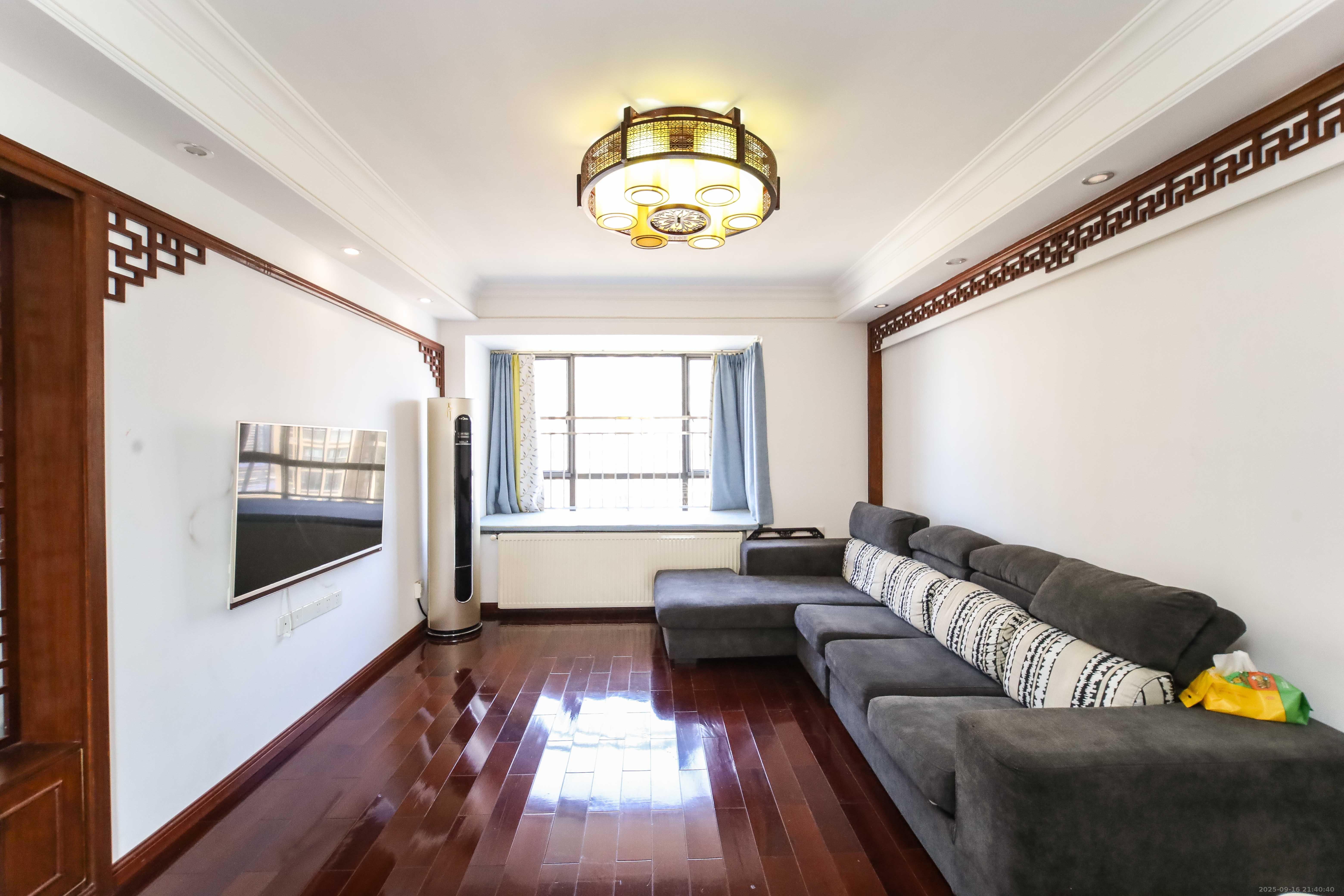 百纳广场(百纳公寓) 3室2厅2卫 122.0万 百纳广场(百纳公寓) 3室2厅2卫 122.0万客厅