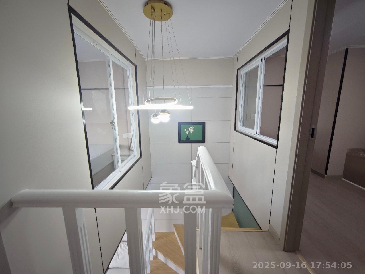 卓越江岸  2室1厅1卫    2800.0元/月室内图