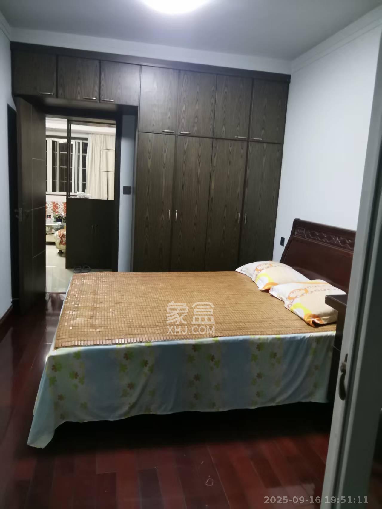 新桥小区  3室2厅1卫   1800.00元/月室内图