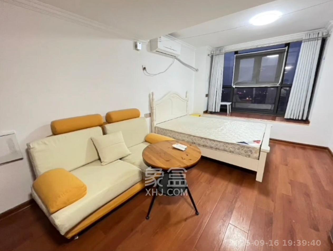 弘坤云寓 1室1厅1卫 1400.0元/月 弘坤云寓 1室1厅1卫 1400.0元/月室内图