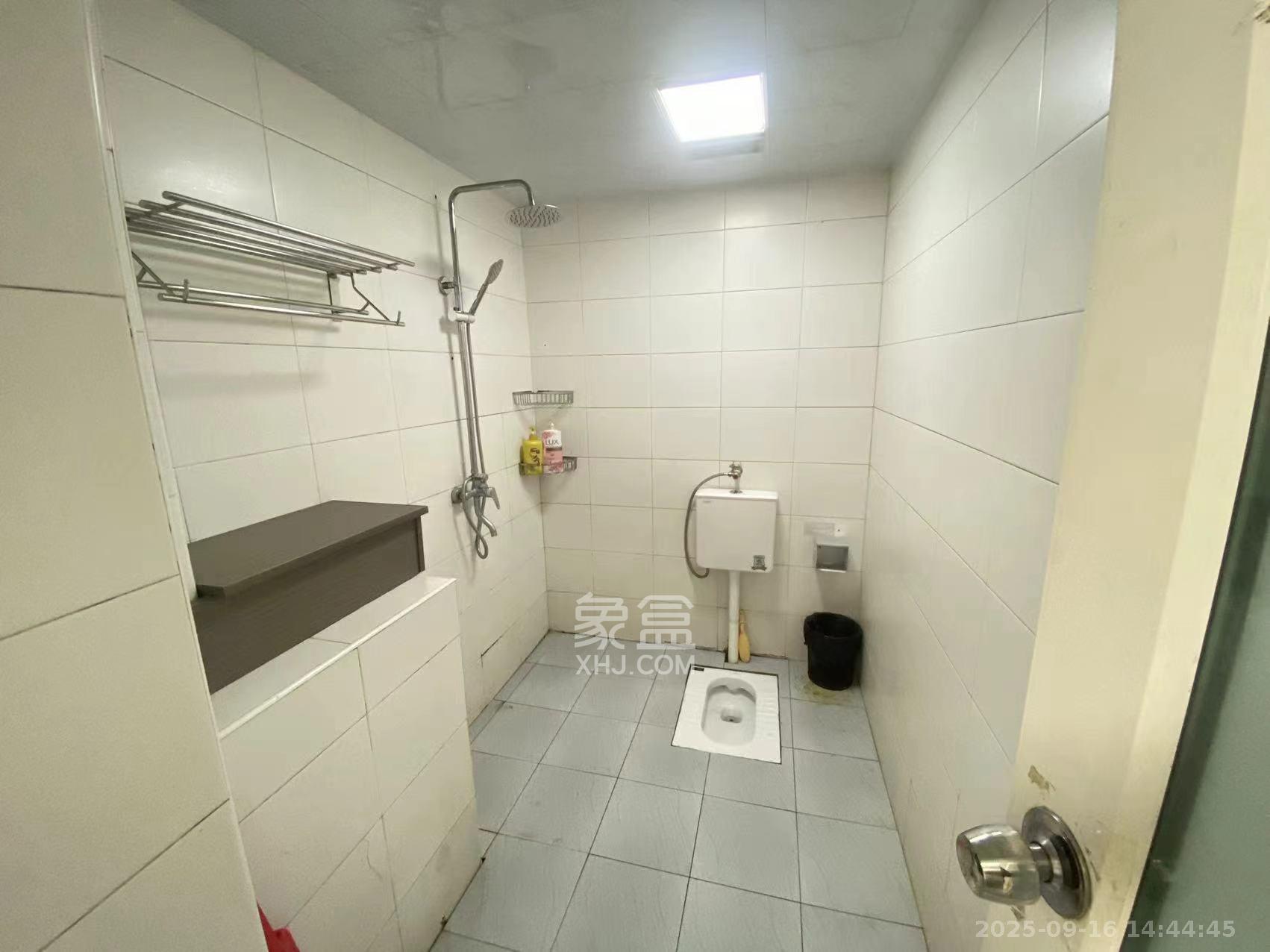 香格里嘉园  5室2厅2卫    4200.0元/月 香格里嘉园  5室2厅2卫    4200.0元/月室内图