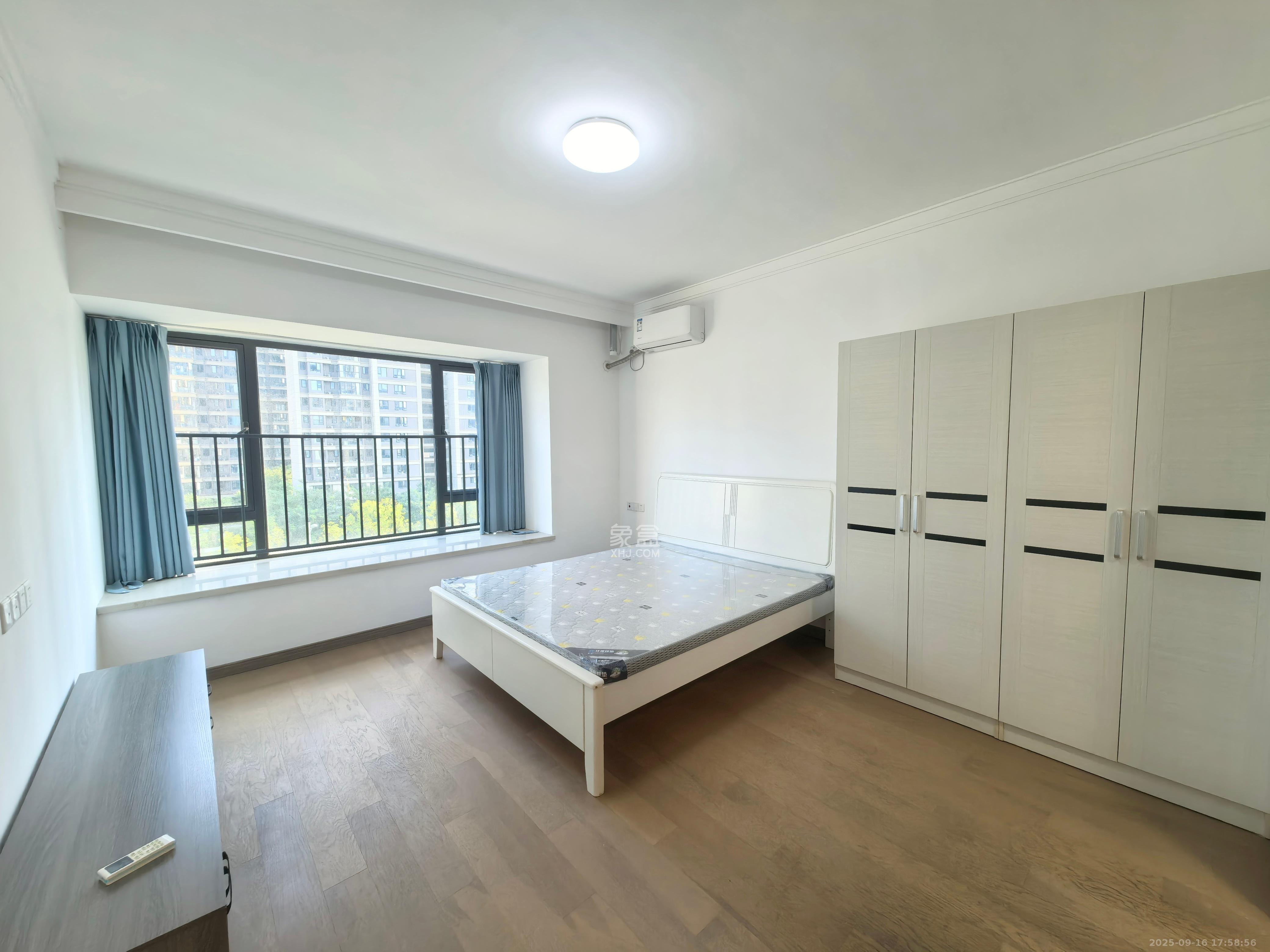 越秀亲爱里  5室2厅2卫    3280.0元/月室内图