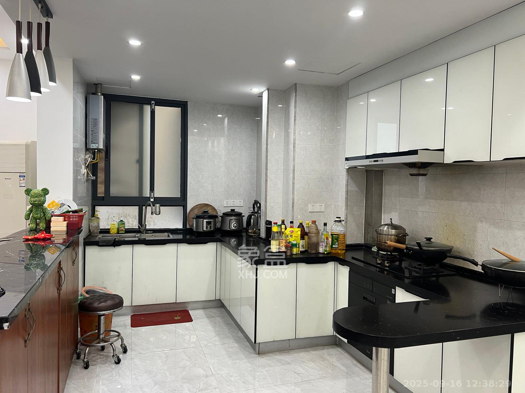 勤诚达新界  4室2厅12卫    2500.0元/月室内图